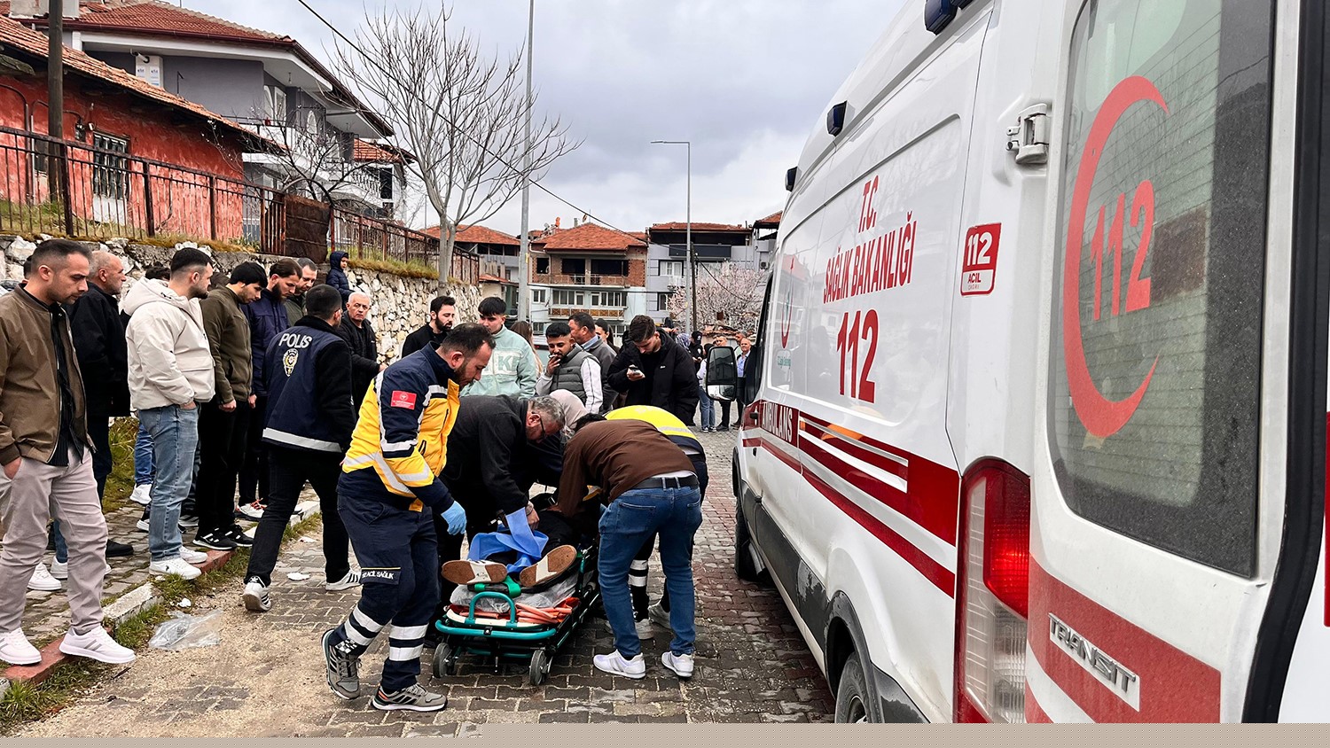 Kula’da yarım saat arayla iki kaza: 5 yaralı
