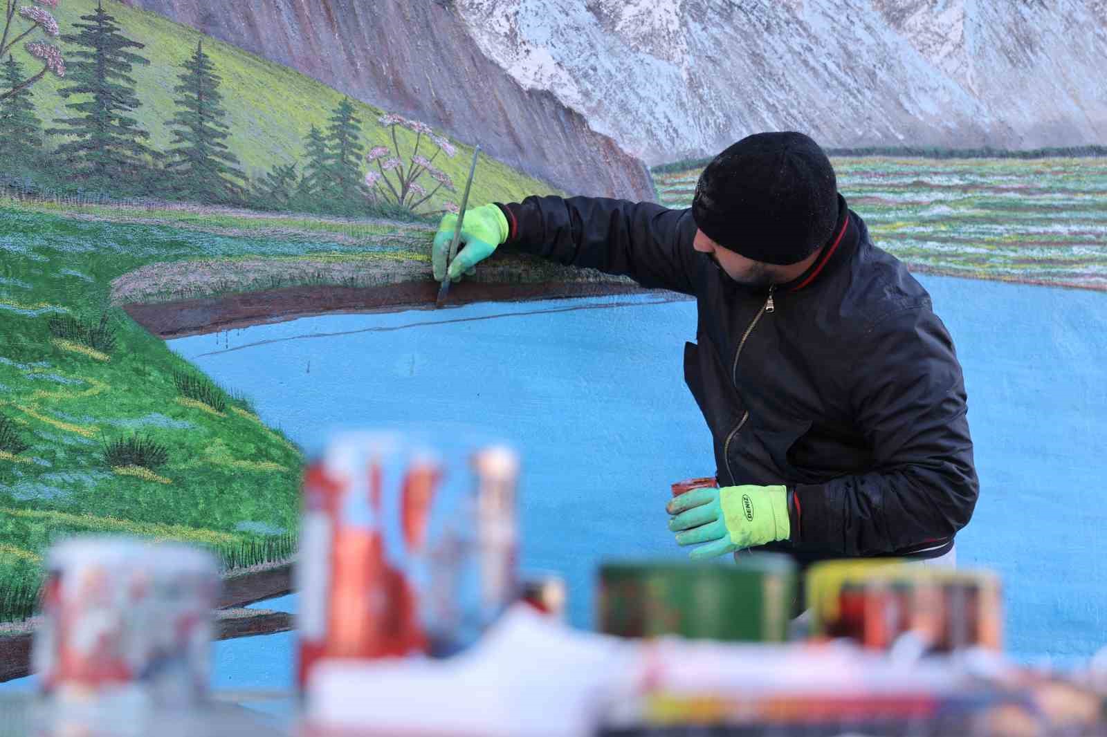 Kule vinçten tuvale: Kırşehir’de operatörün sanat yolculuğu
