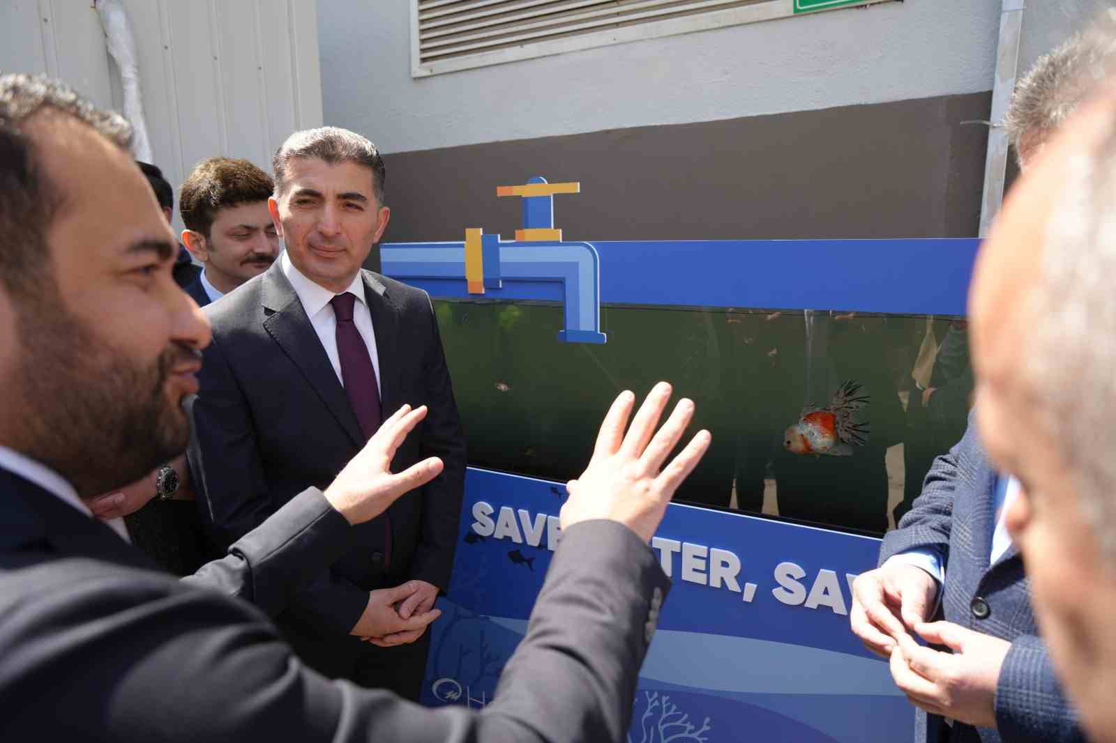 Kullanıp arıttıkları suda Japon balığı besliyorlar
