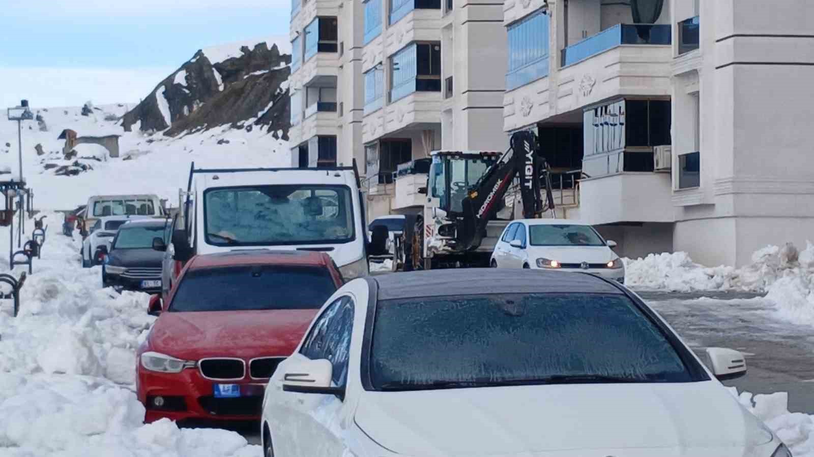 Kulp’ta dondurucu soğuklar hayatı durma noktasına getirdi
