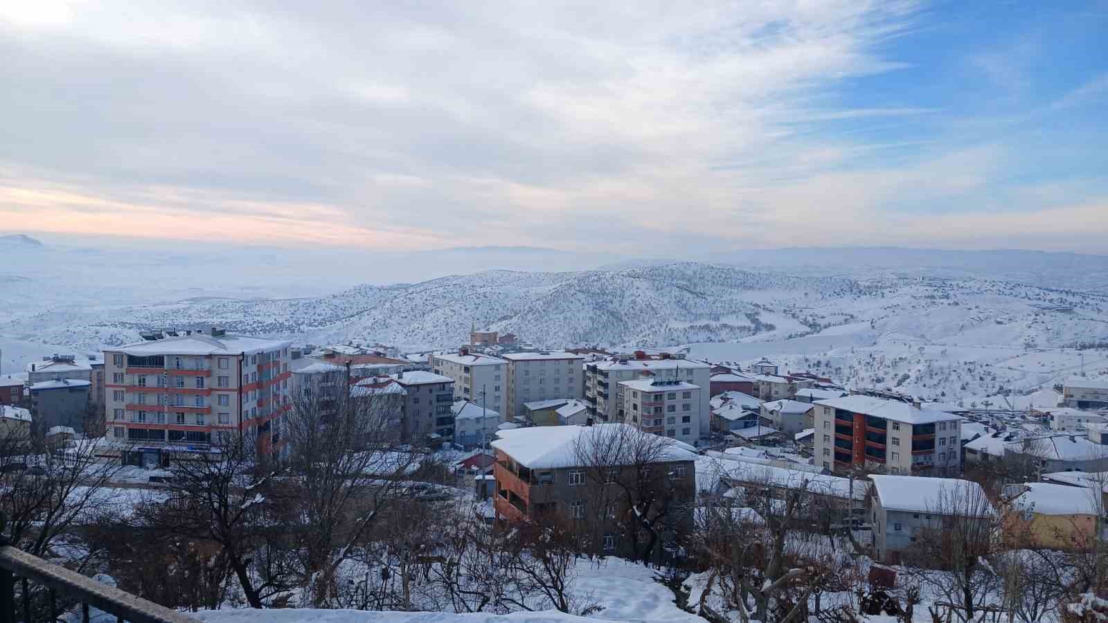 Kulp’ta dondurucu soğuklar hayatı durma noktasına getirdi
