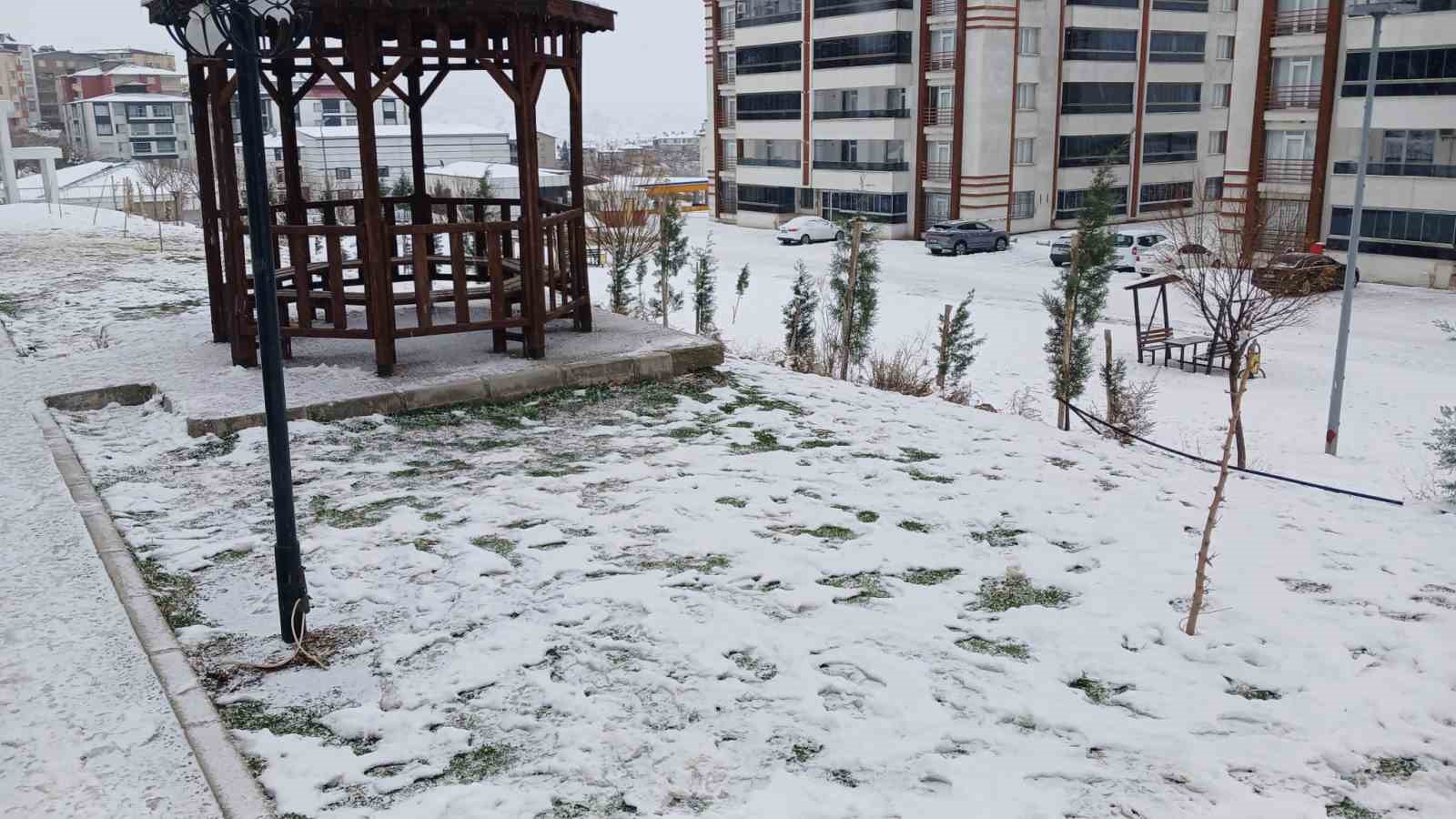 Kulp’ta kar nedeniyle yaşam durma noktasına geldi
