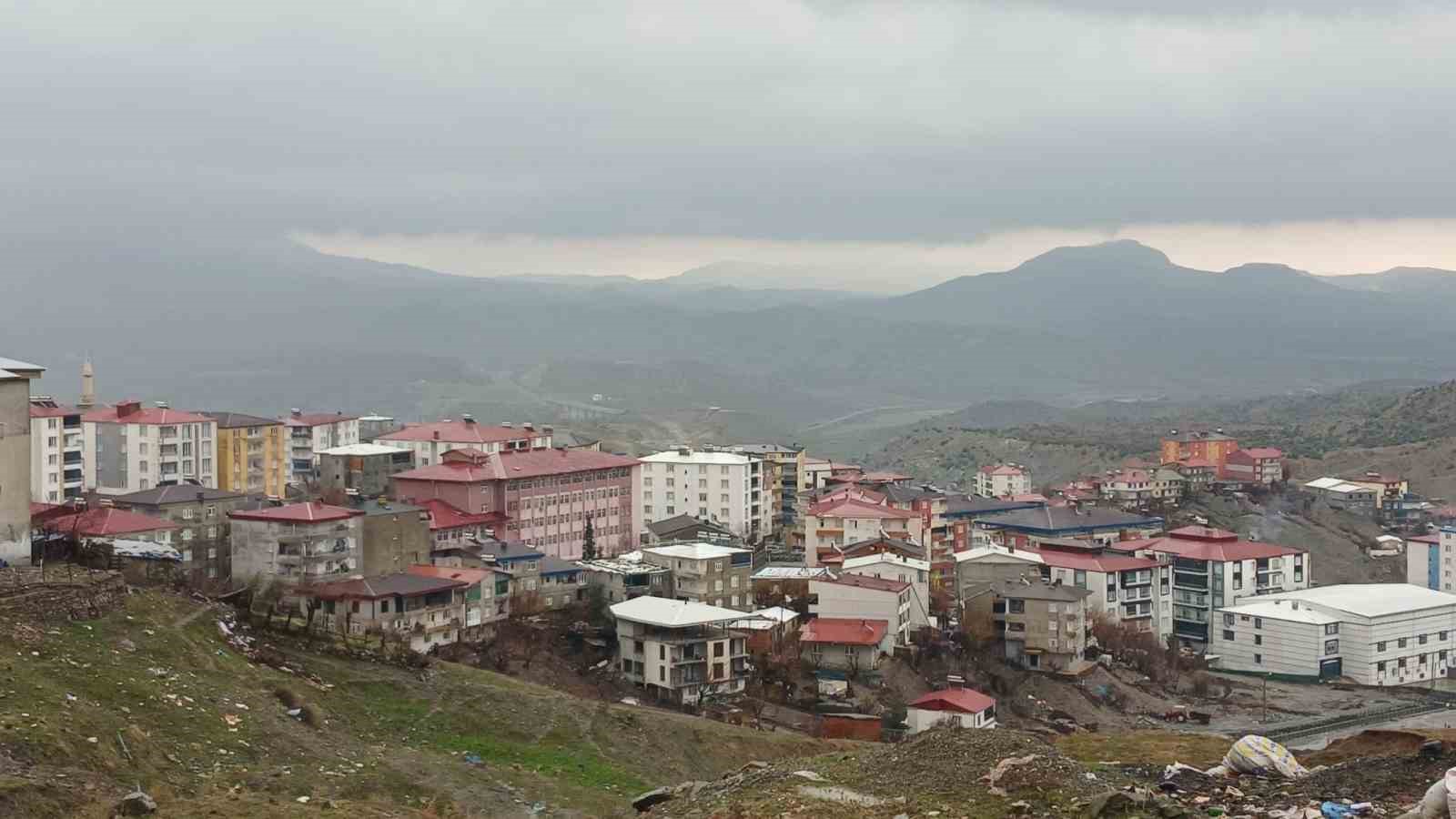 Kulp’ta yağmur ve kar etkili oldu: Heyelan ve çığ uyarısı yapıldı
