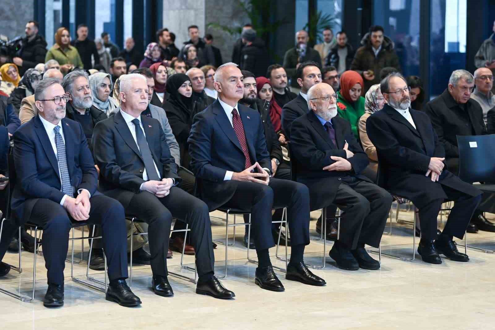 Kültür ve Turizm Bakanı Ersoy: "Özenle çalıştık, en gelişmiş baskı tekniklerini kullandık"
Kültür ve Turizm Bakanı Ersoy: "Özenle çalıştık, en gelişmiş baskı tekniklerini kullandık"