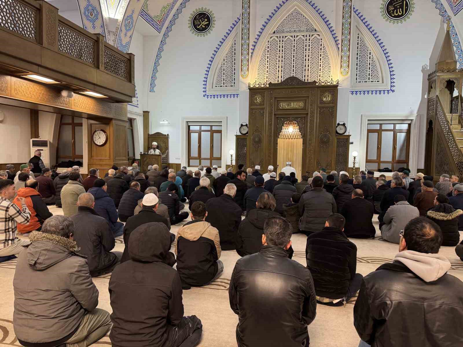 Kulu’da ilk teravih namazında camiler doldu
