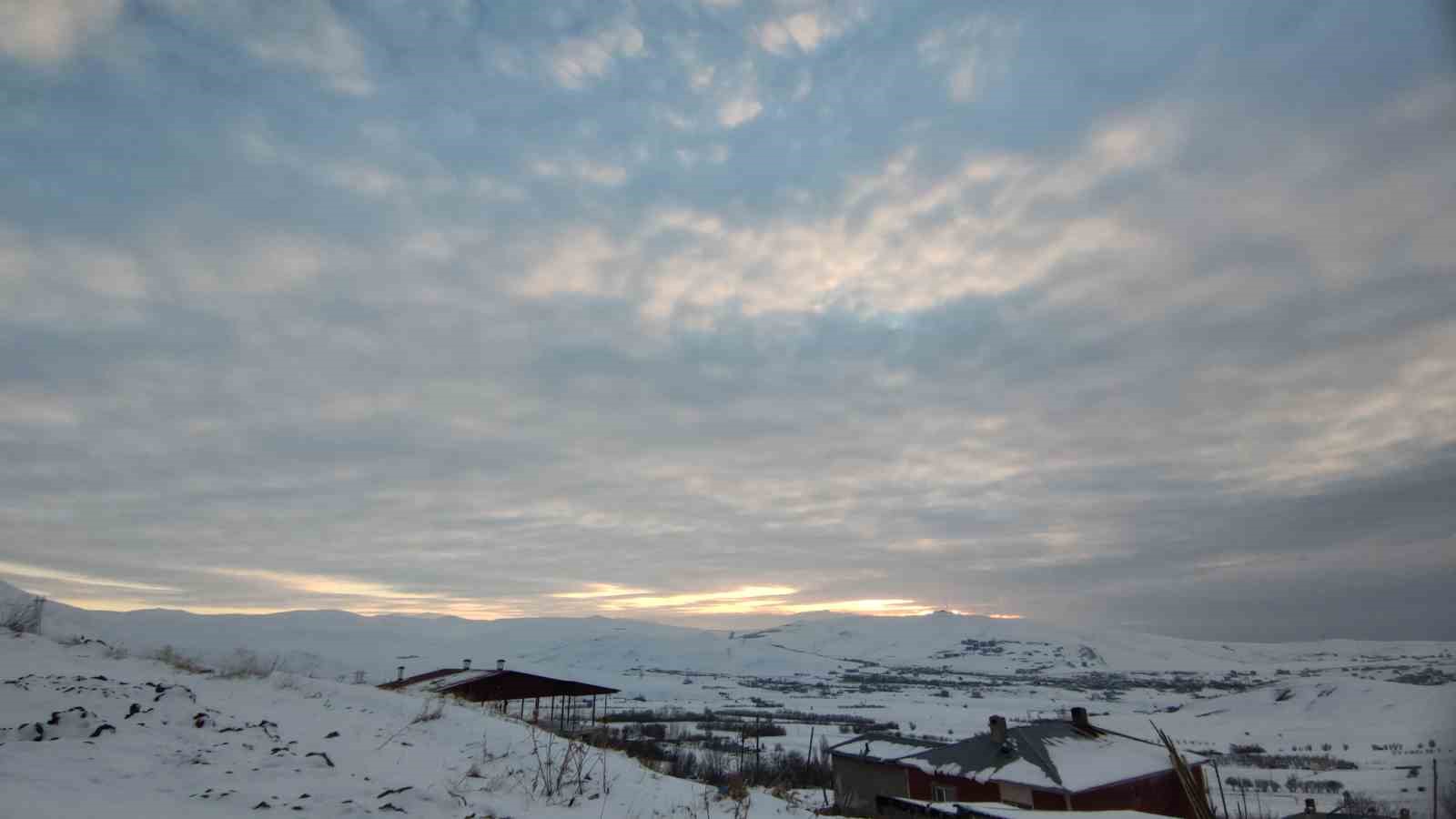 Kümülüs bulutları Van semalarında görsel şölen sundu
