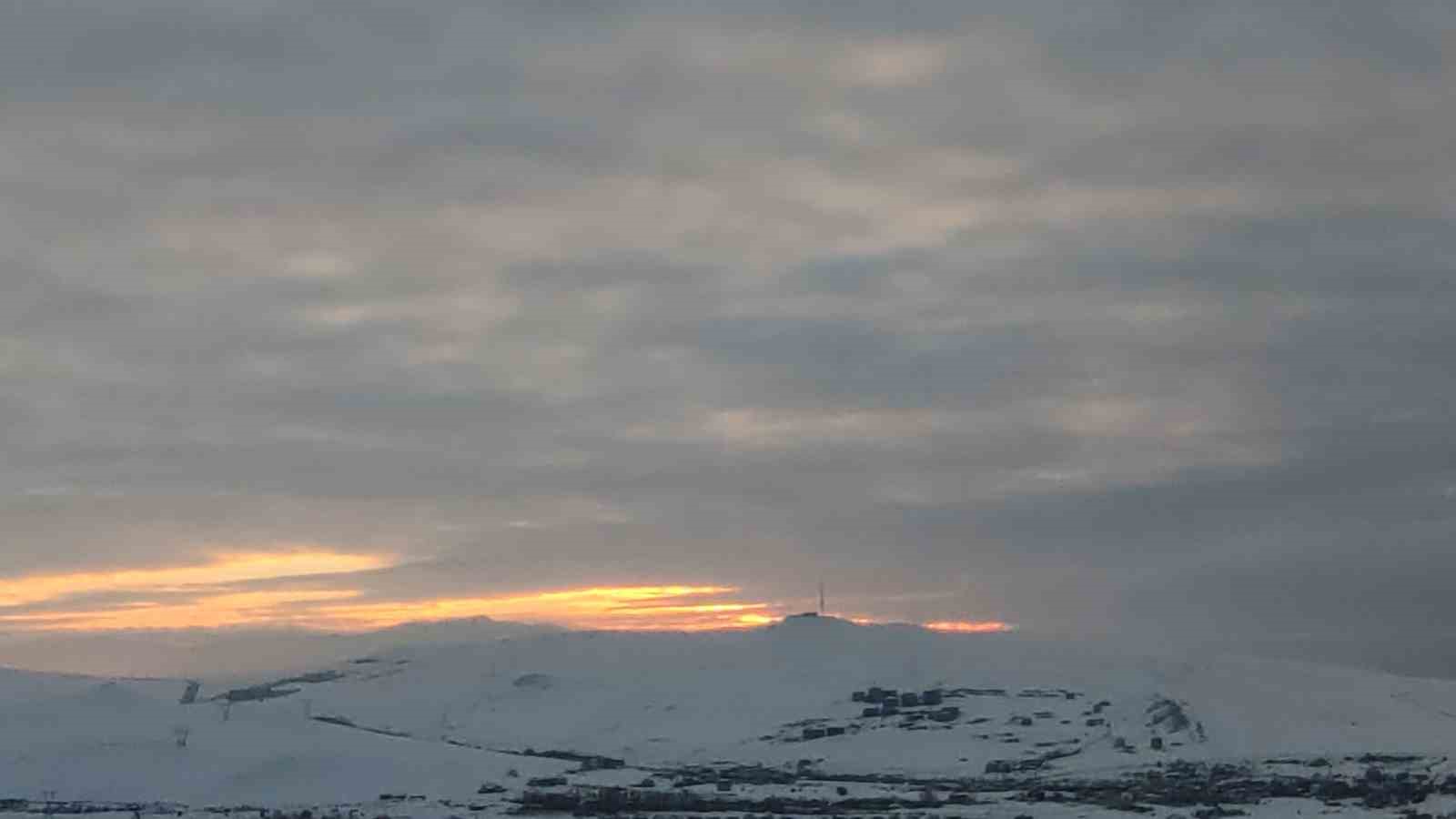 Kümülüs bulutları Van semalarında görsel şölen sundu
