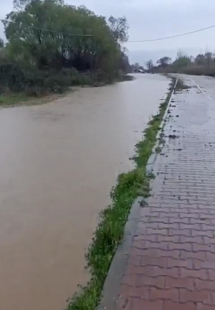 Kuraklığın ardından gelen sağanak İznik’i vurdu
