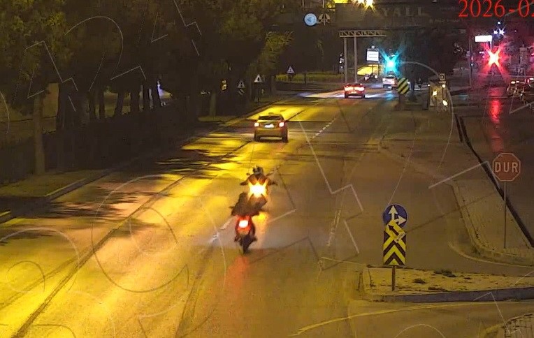 Kural ihlalleri kazalara yol açtı: O anlar kameraya yansıdı
