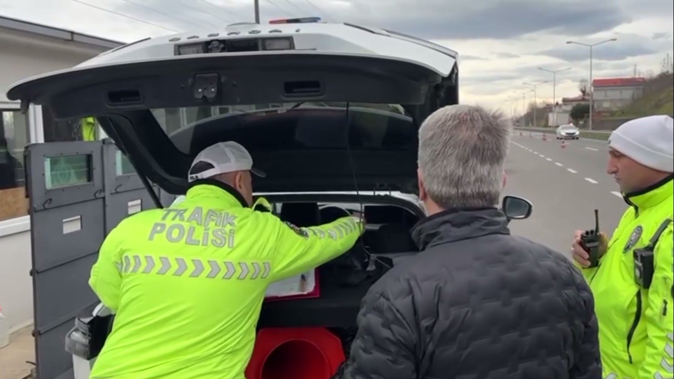 Kurallara uymayan sürücüler dron ile görüntülendi
