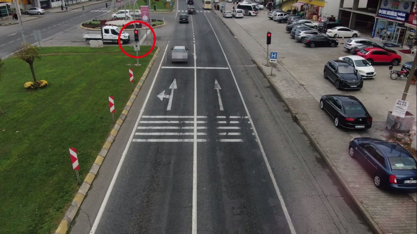 Kurallara uymayan sürücüler dron ile görüntülendi
