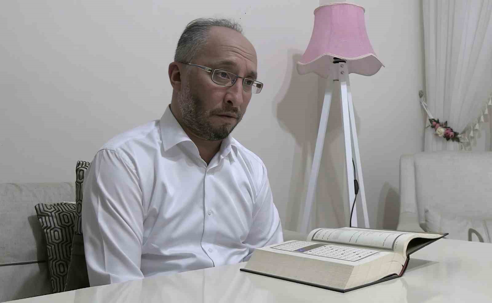 Kur’an-ı Kerim’i ezberlemenin ötesine geçti: Ayetlerin sayfasını ve satırını saniyeler içinde söylüyor
