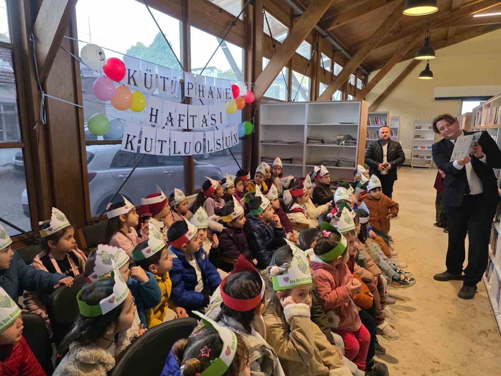 Kuran Kursu öğrencileri kütüphanede kitapla buluştu
