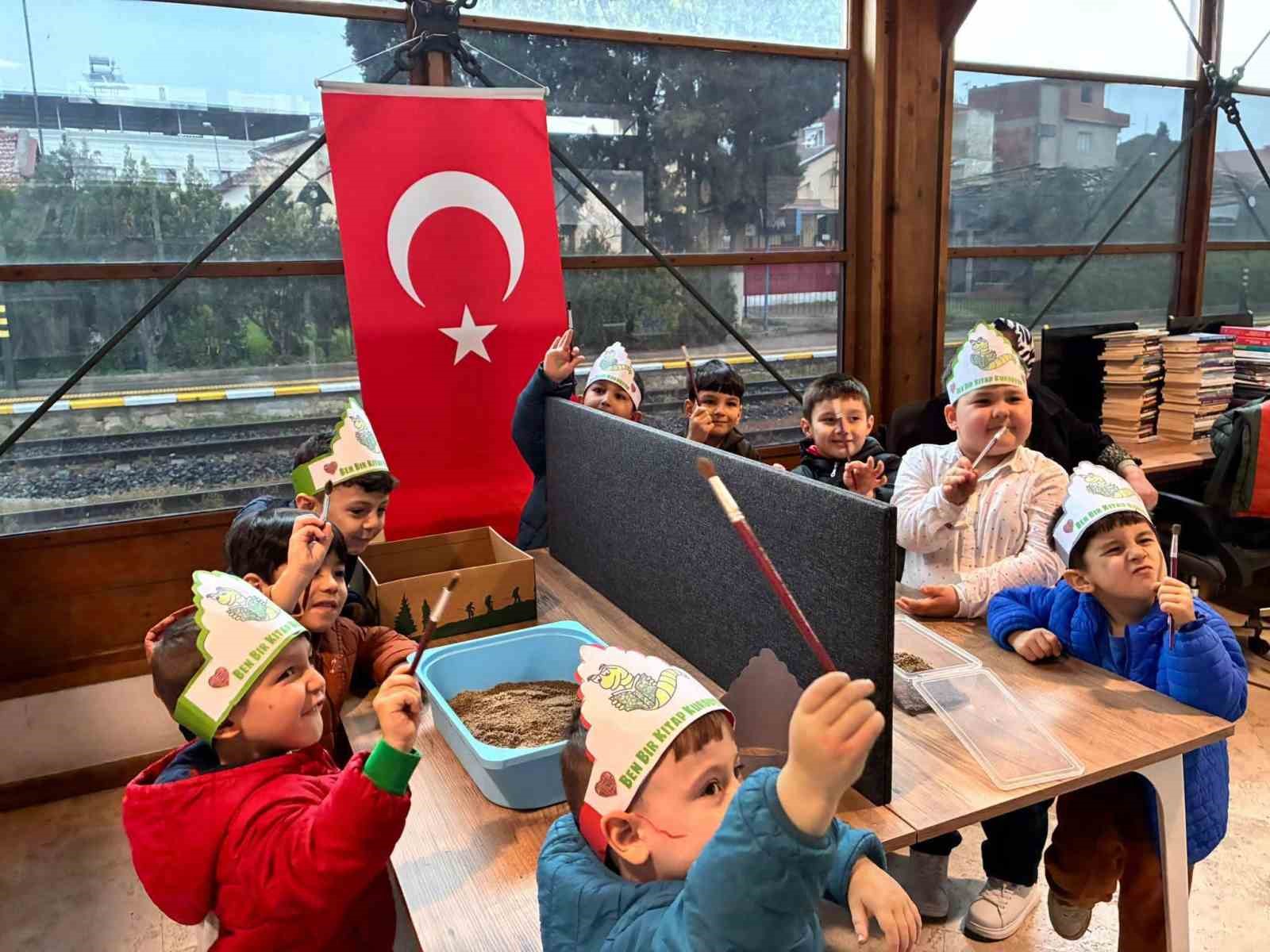 Kuran Kursu öğrencileri kütüphanede kitapla buluştu
