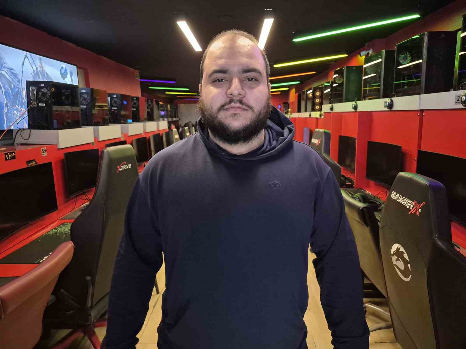 Küresel çip kıtlığı internet kafeleri olumsuz etkiledi
Küresel çip kıtlığı internet kafeleri olumsuz etkiledi