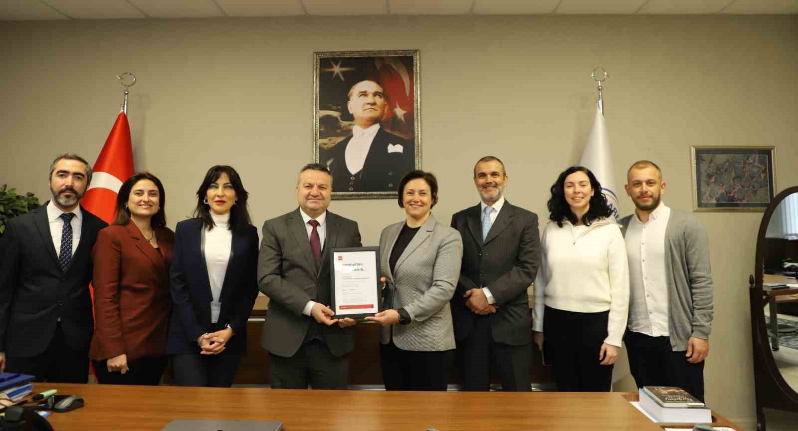 Küresel iş birliği ile mezunlara uluslararası kariyer fırsatı
