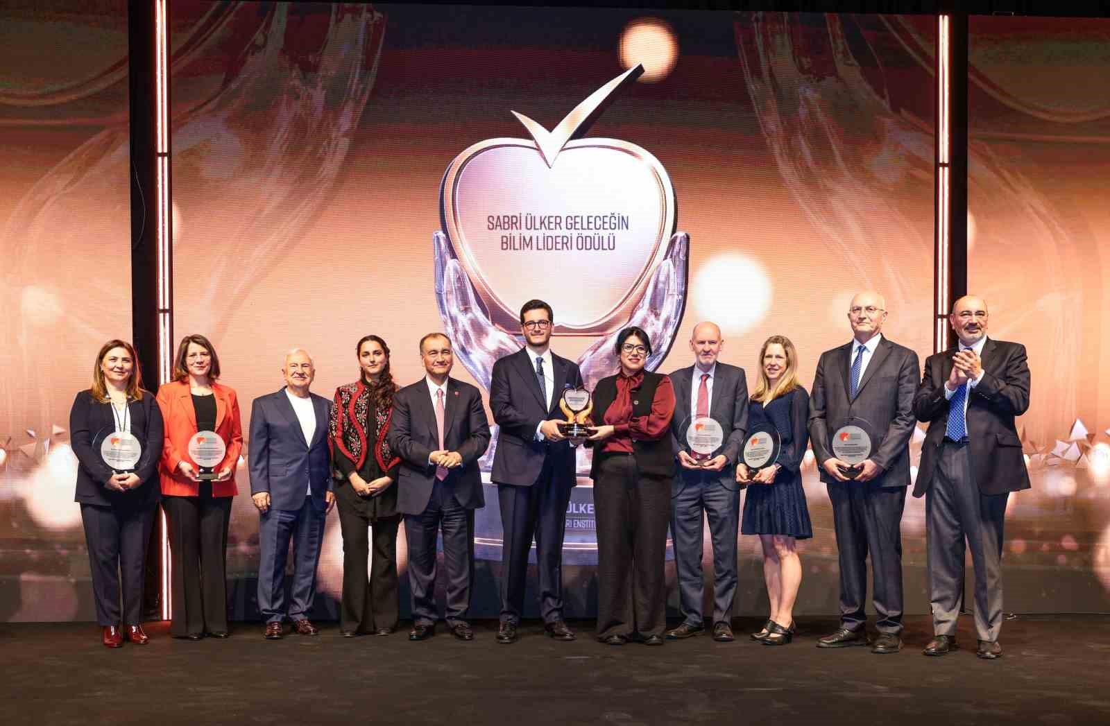 Küreselleşen Sabri Ülker Geleceğin Bilim Lideri Ödülü’nün 10’uncusu Şili’ye uzandı
Küreselleşen Sabri Ülker Geleceğin Bilim Lideri Ödülü’nün 10’uncusu Şili’ye uzandı