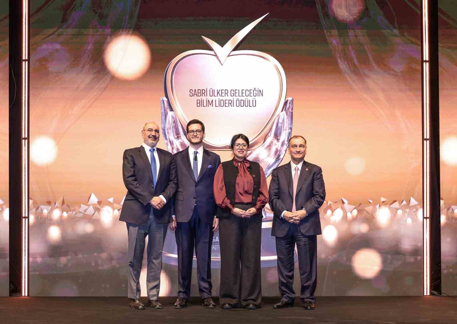 Küreselleşen Sabri Ülker Geleceğin Bilim Lideri Ödülü’nün 10’uncusu Şili’ye uzandı
Küreselleşen Sabri Ülker Geleceğin Bilim Lideri Ödülü’nün 10’uncusu Şili’ye uzandı