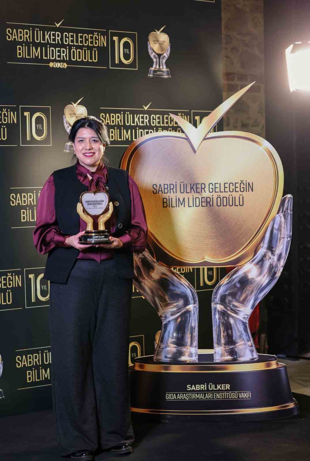 Küreselleşen Sabri Ülker Geleceğin Bilim Lideri Ödülü’nün 10’uncusu Şili’ye uzandı
Küreselleşen Sabri Ülker Geleceğin Bilim Lideri Ödülü’nün 10’uncusu Şili’ye uzandı