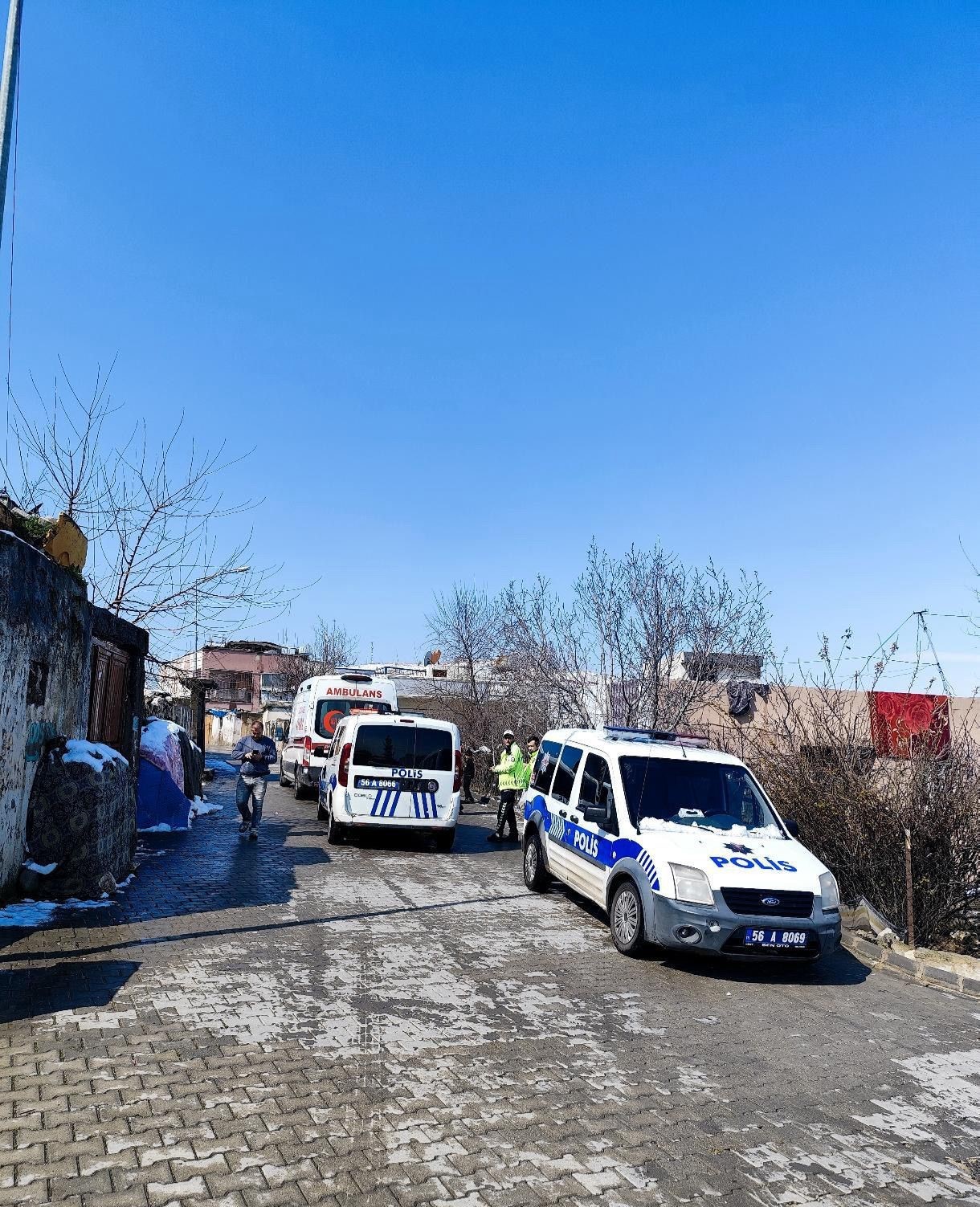 Kurtalan’da camiden çıktıktan sonra otomobilin çarptığı yaşlı adam yaralandı
