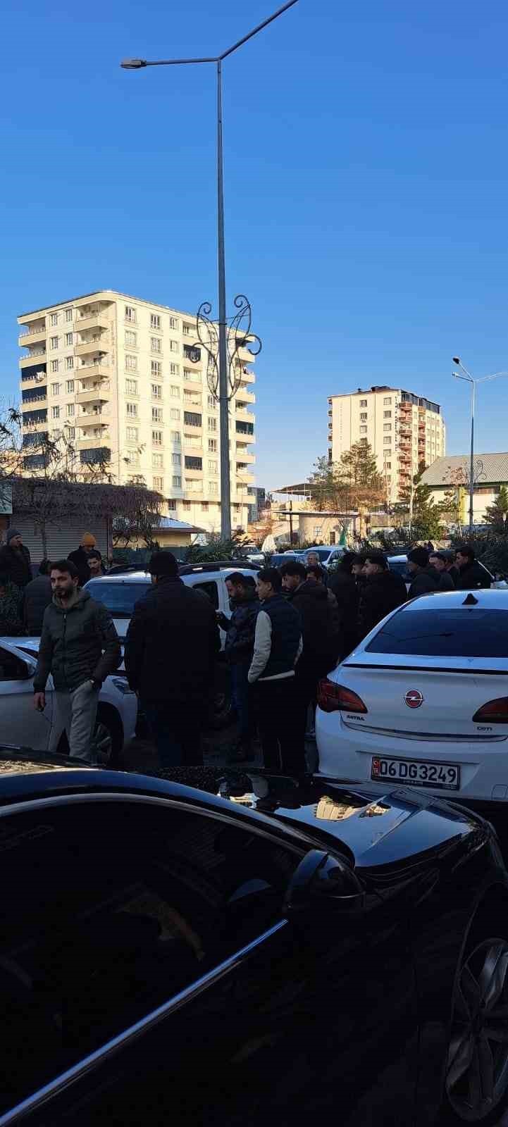 Kurtalan’da iki otomobil çarpıştı
