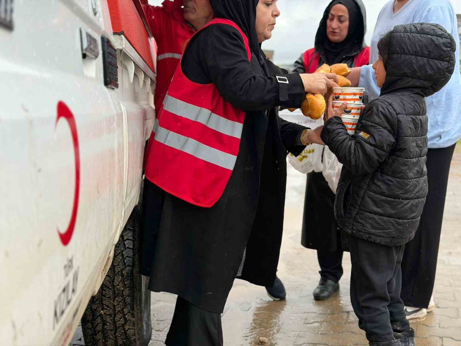 Kurtalan’da sel mağdurlarına destek
