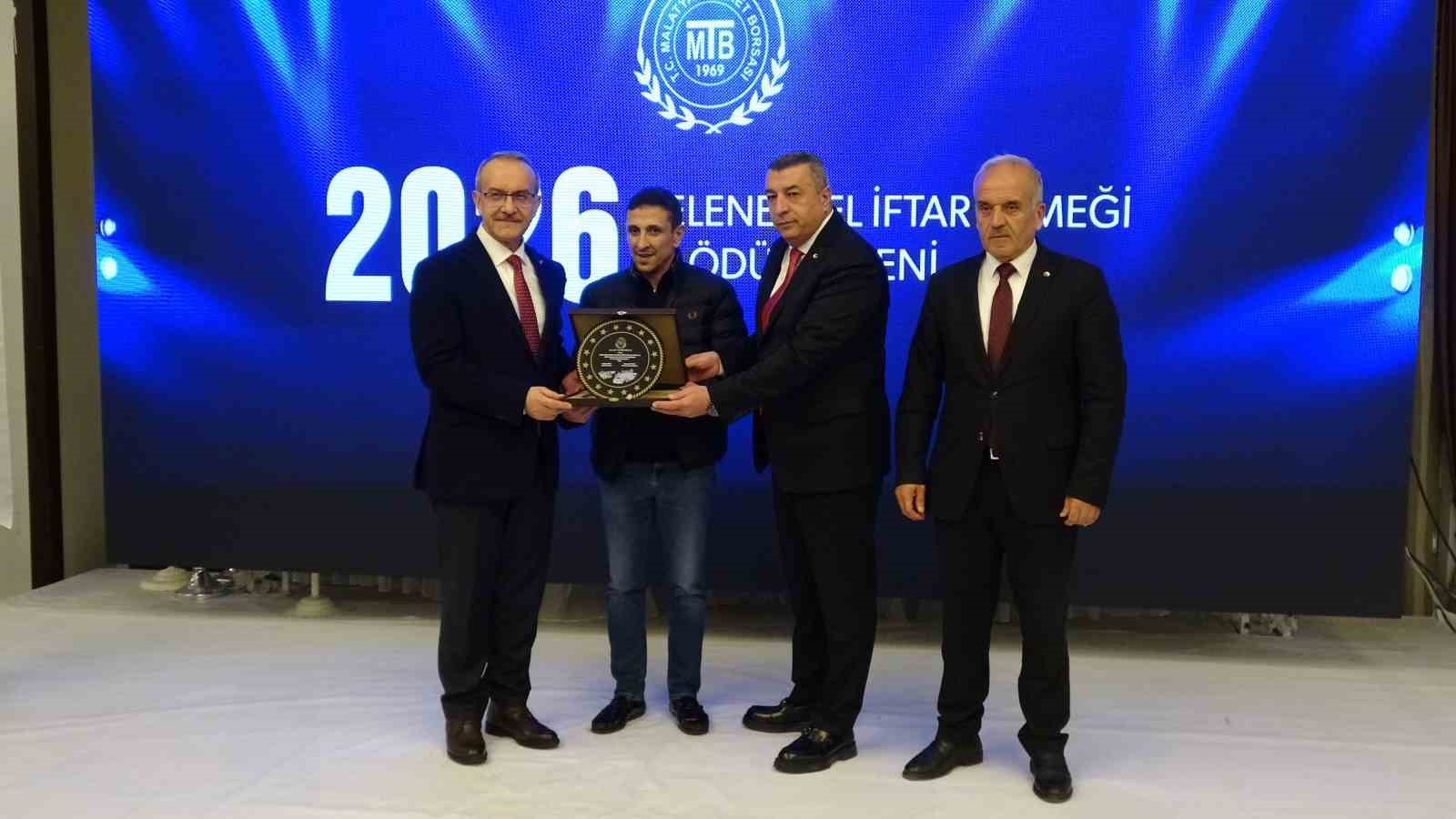 Kuru kayısı ihracatında ilk 10’a giren firmalar ödüllendirildi
