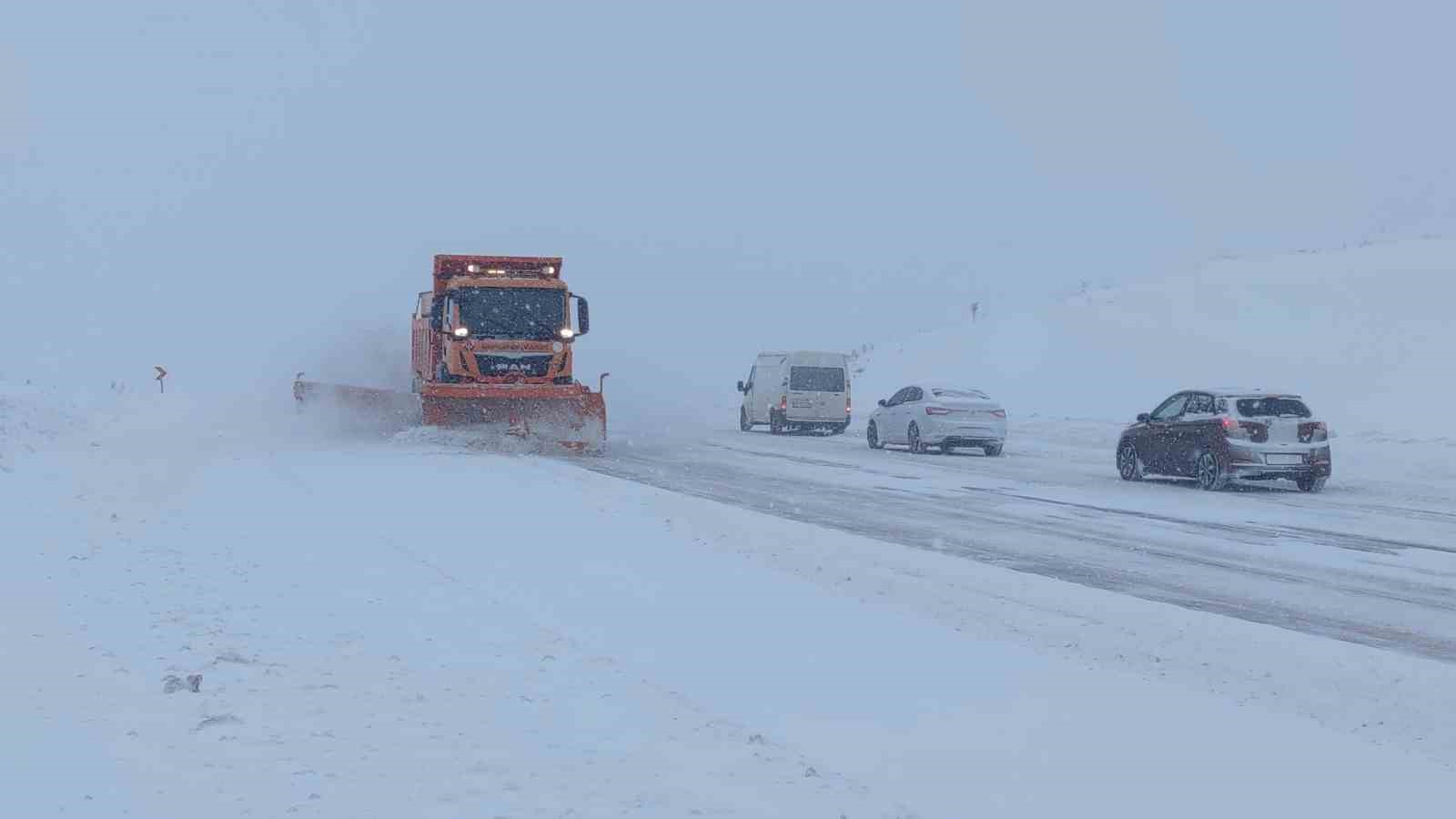 Kurubaş Geçidi ulaşıma açıldı
