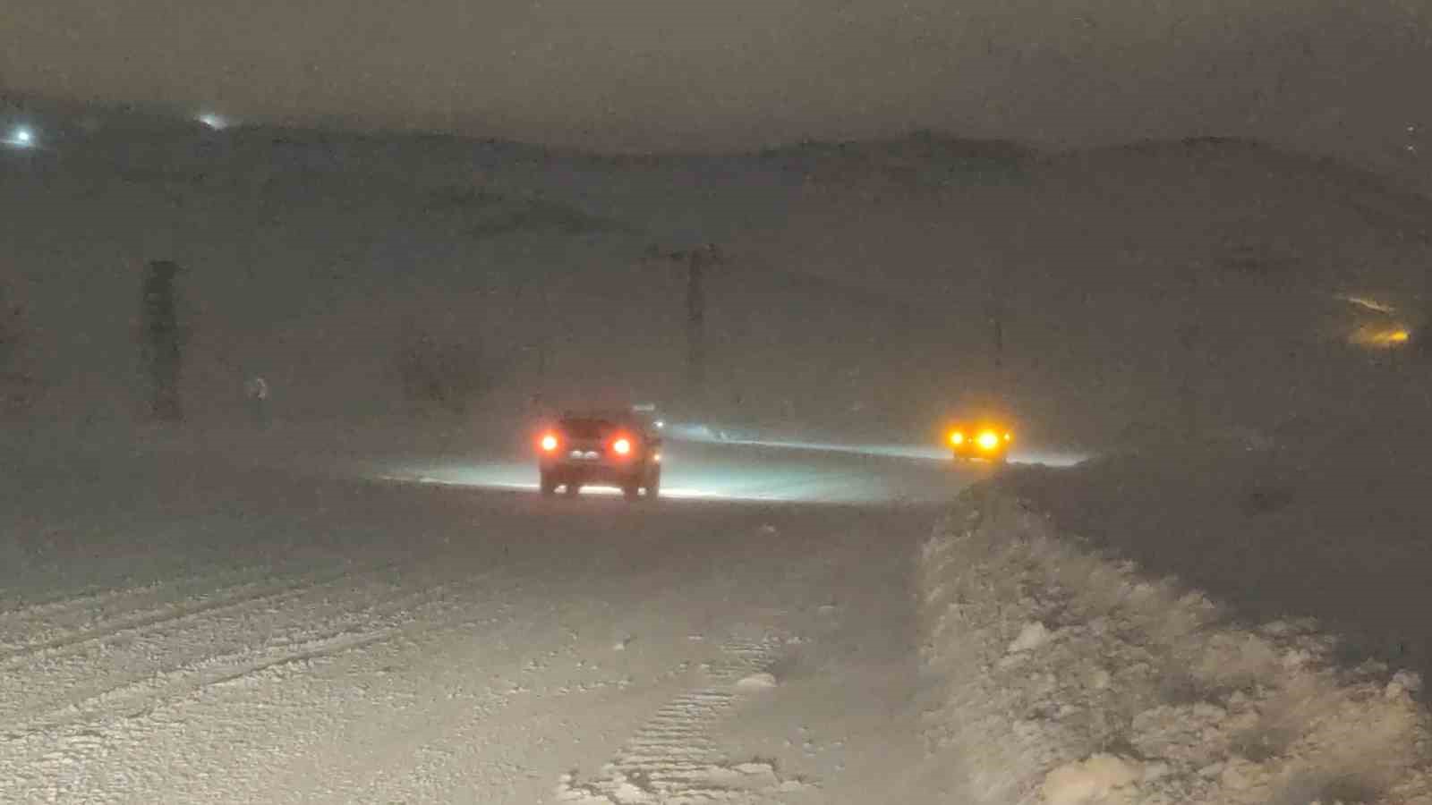 Kurubaş Geçidi’nde tipi etkili oluyor
