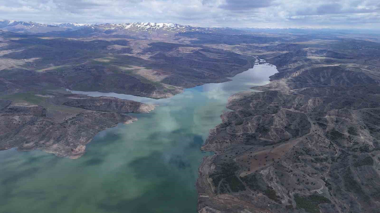 Kuruma noktasına gelen göl, üç ayda doldu taştı
