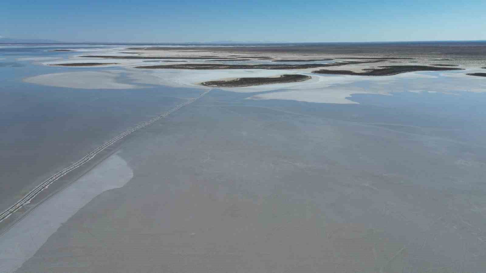 Kuruma tehlikesi yaşanan Tuz Gölü yeniden canlandı
