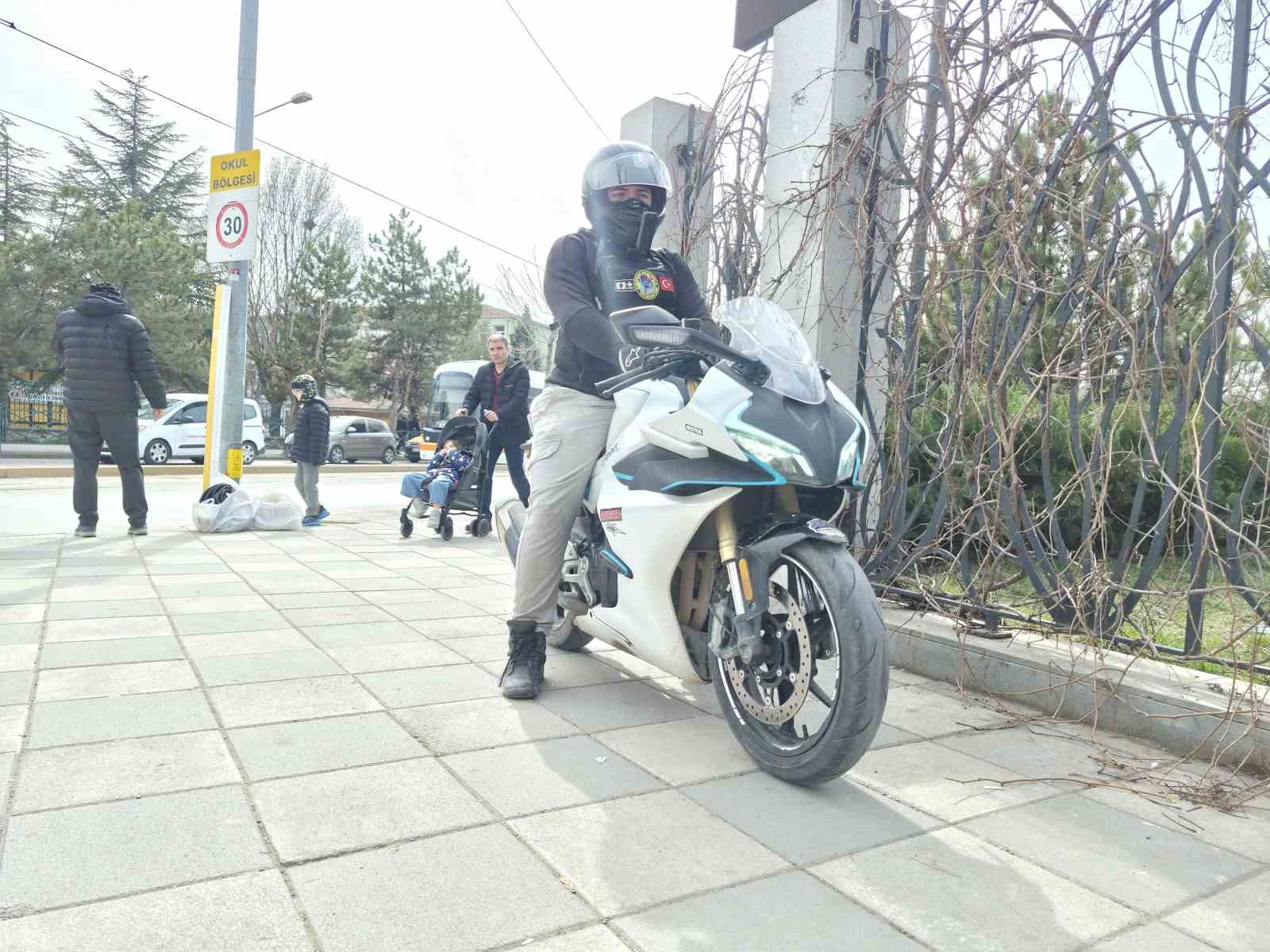 Kurye ile polis arasında komik ceza diyaloğu: "Kaçarsanız yakalarım"
