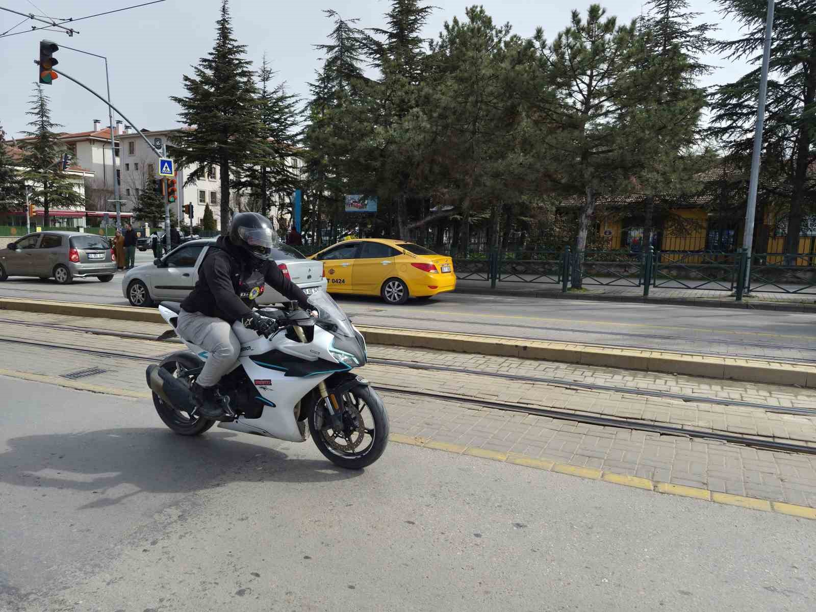 Kurye ile polis arasında komik ceza diyaloğu: "Kaçarsanız yakalarım"
