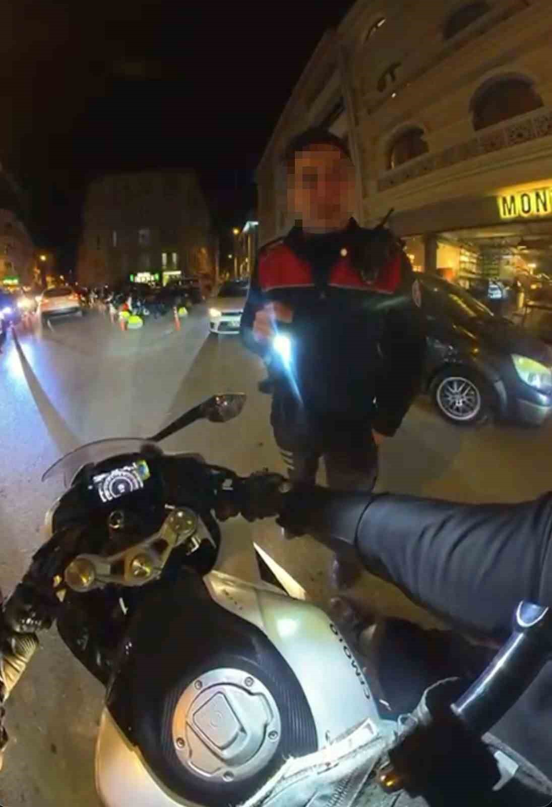 Kurye ile polis arasında komik ceza diyaloğu: "Kaçarsanız yakalarım"
