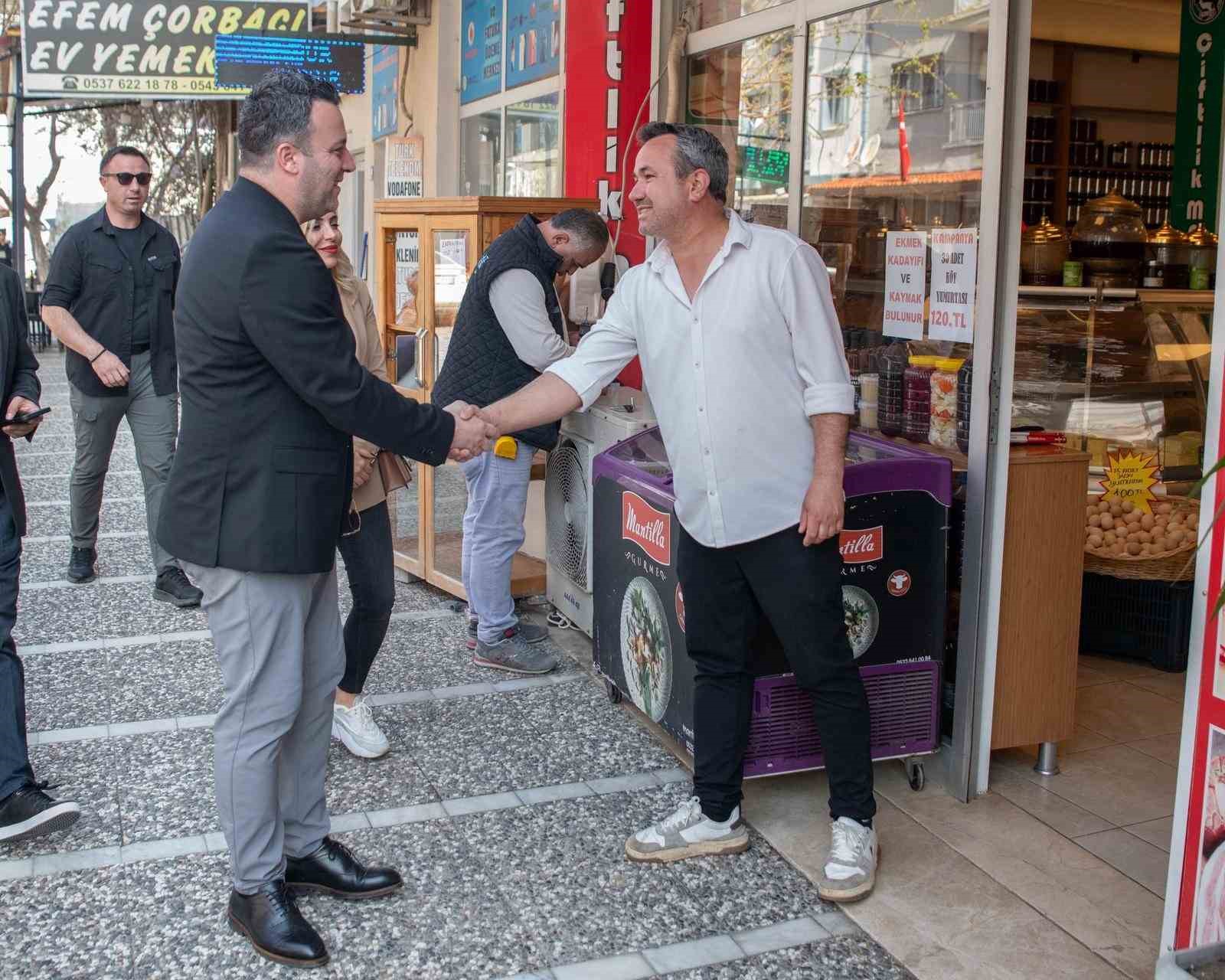 Kuşadası Belediyesi Başkan Vekili Demirtaş, Güzelçamlı Mahallesi’nde vatandaşlarla buluştu
