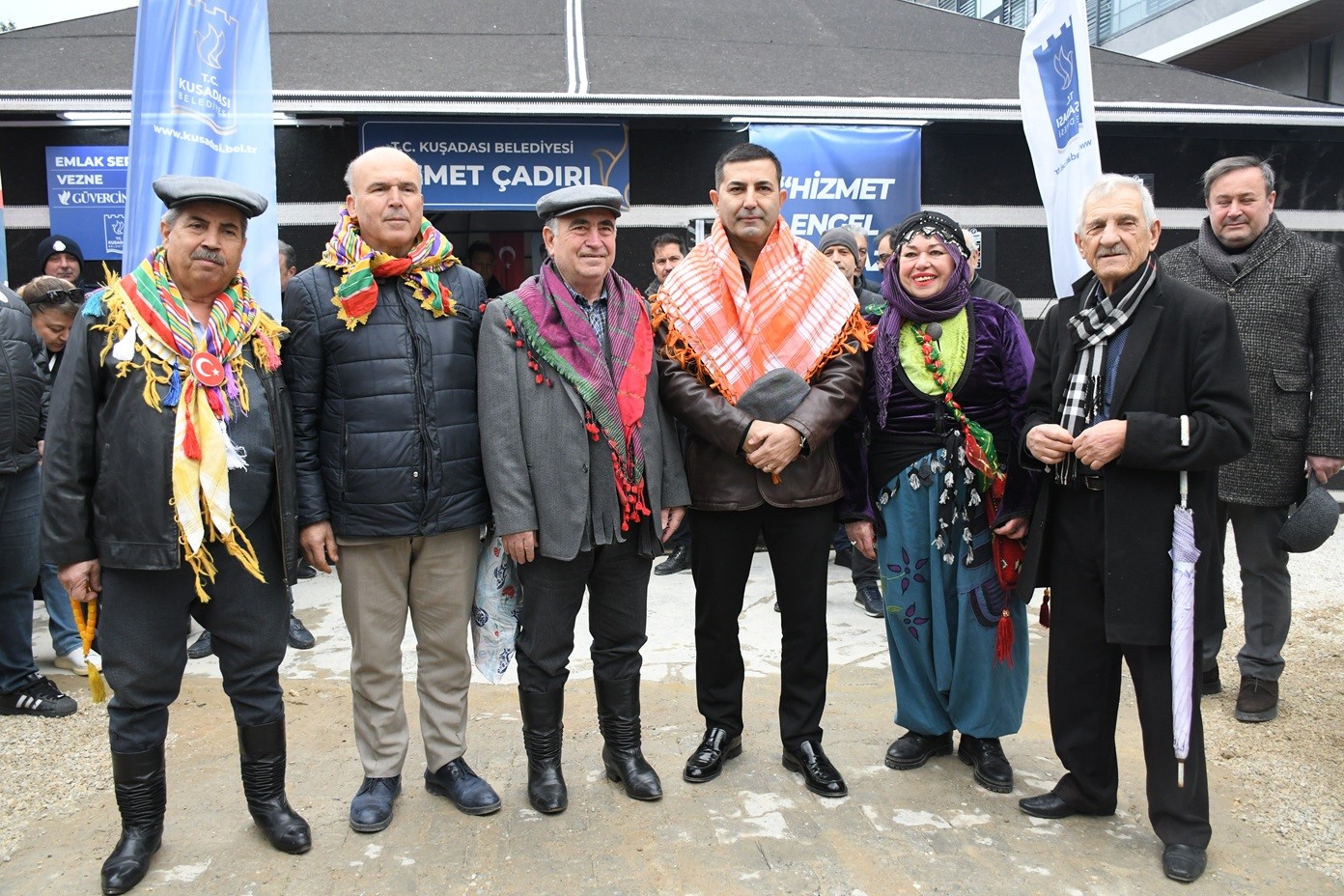 Kuşadası Belediyesi bazı birimlerini çadıra taşıdı
