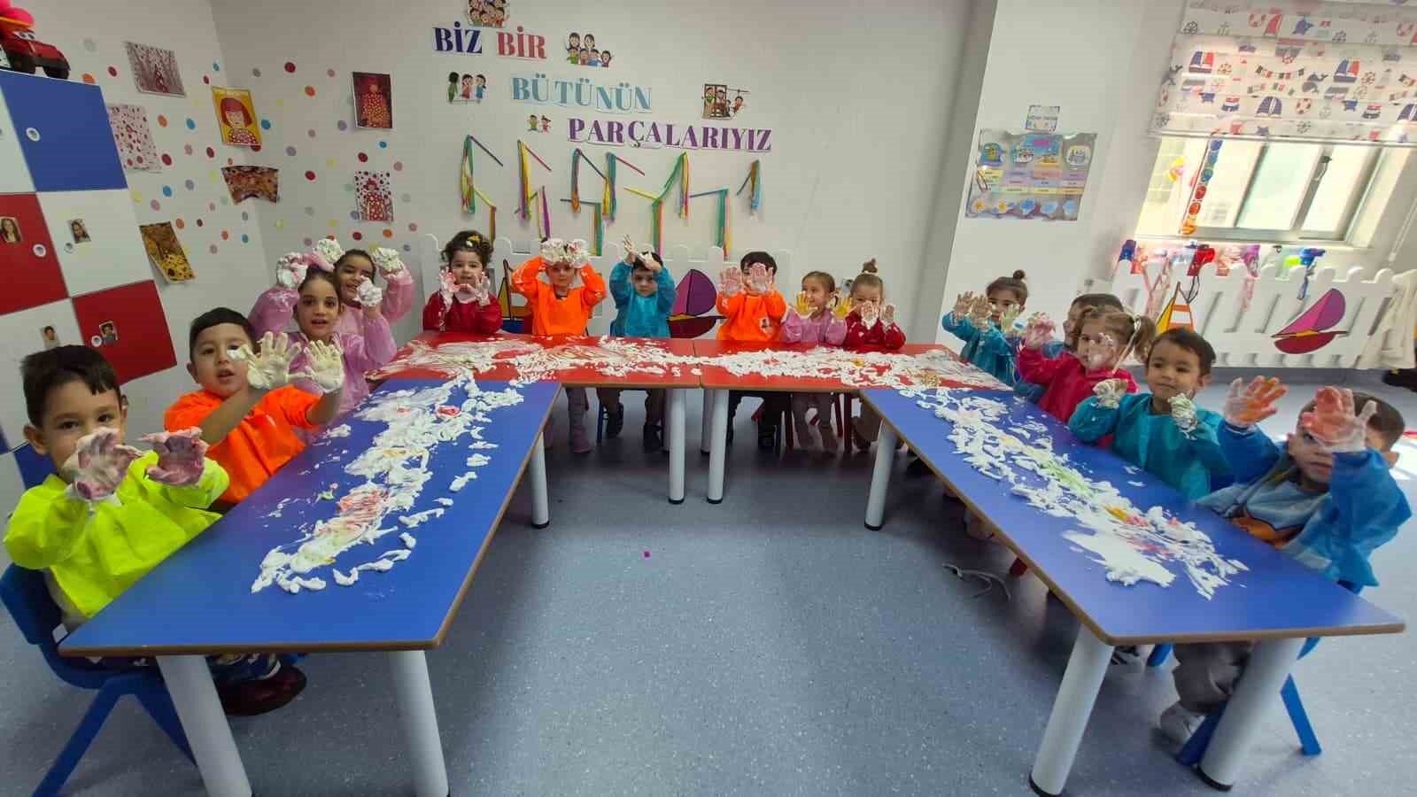 Kuşadası Belediyesi Çocuk Gelişim Merkezi’nde minikler yarınlara hazırlanıyor
Kuşadası Belediyesi Çocuk Gelişim Merkezi’nde minikler yarınlara hazırlanıyor