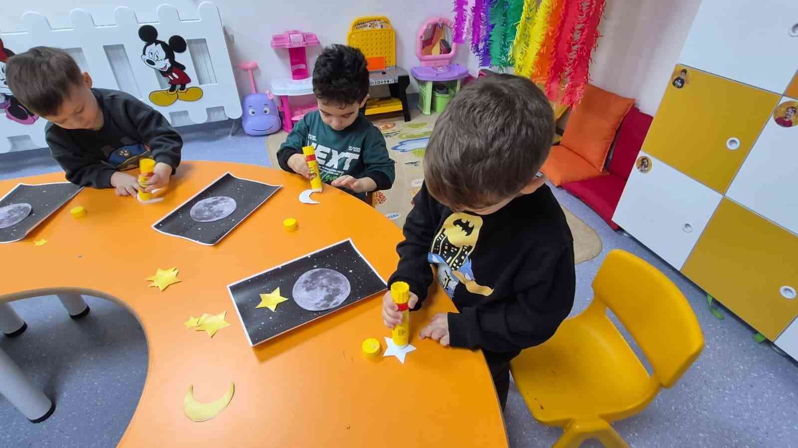 Kuşadası Belediyesi Çocuk Gelişim Merkezi’nde minikler yarınlara hazırlanıyor
Kuşadası Belediyesi Çocuk Gelişim Merkezi’nde minikler yarınlara hazırlanıyor