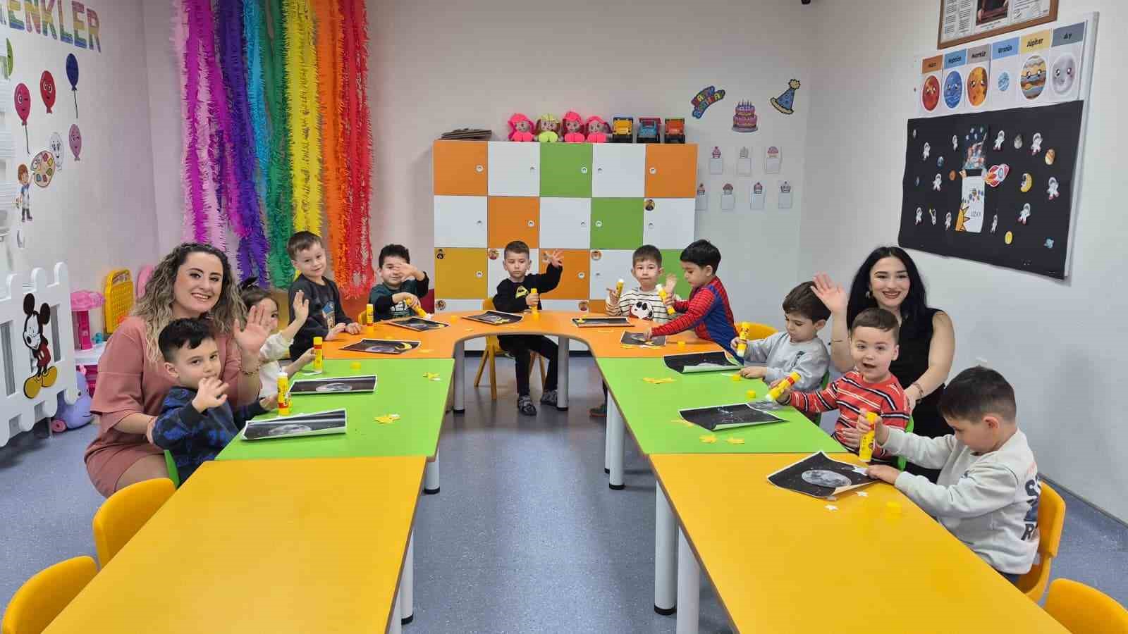 Kuşadası Belediyesi Çocuk Gelişim Merkezi’nde minikler yarınlara hazırlanıyor
Kuşadası Belediyesi Çocuk Gelişim Merkezi’nde minikler yarınlara hazırlanıyor