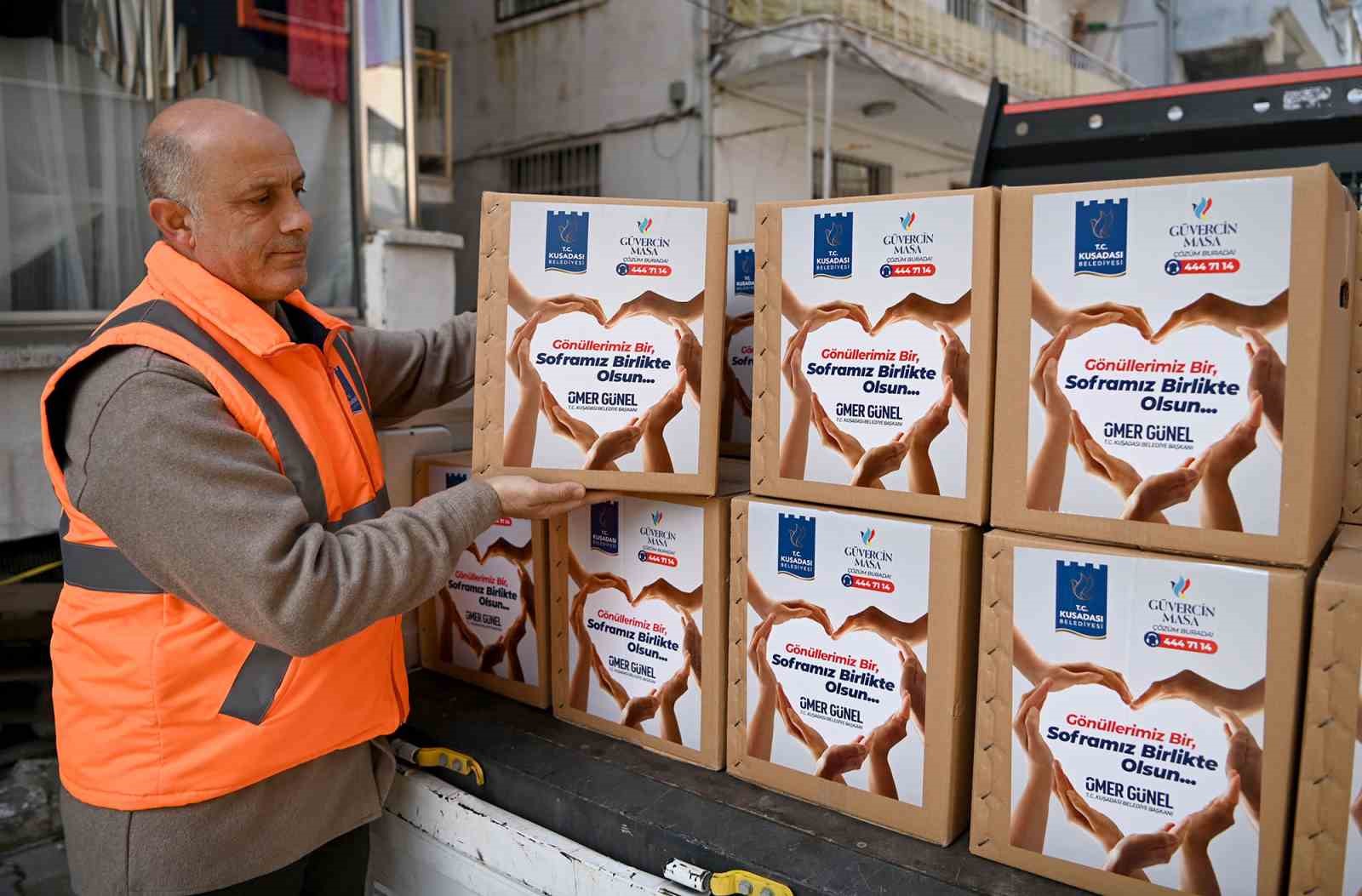 Kuşadası Belediyesi’nden 3 bin 500 aileye Ramazan yardımı
