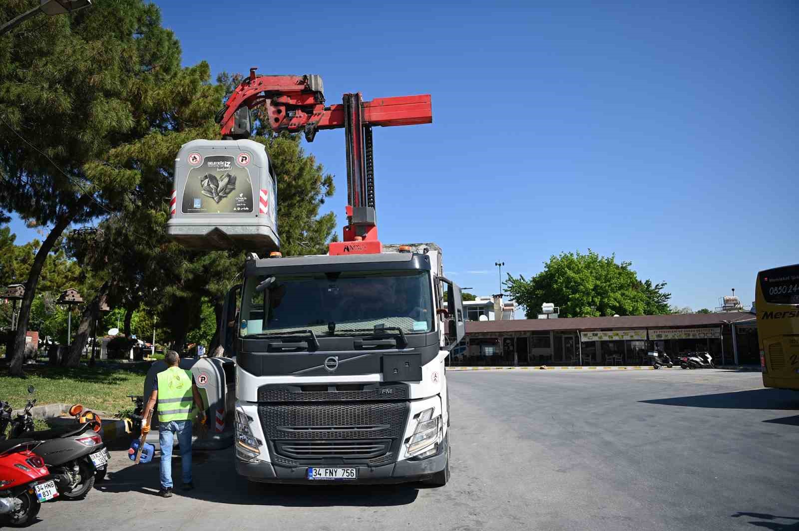 Kuşadası Belediyesi’nden çevre temizliği çağrısı
