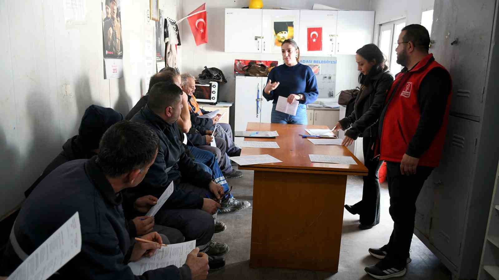 Kuşadası Belediyesi’nden personeline İş Sağlığı ve Güvenliği Eğitimi
Kuşadası Belediyesi’nden personeline İş Sağlığı ve Güvenliği Eğitimi