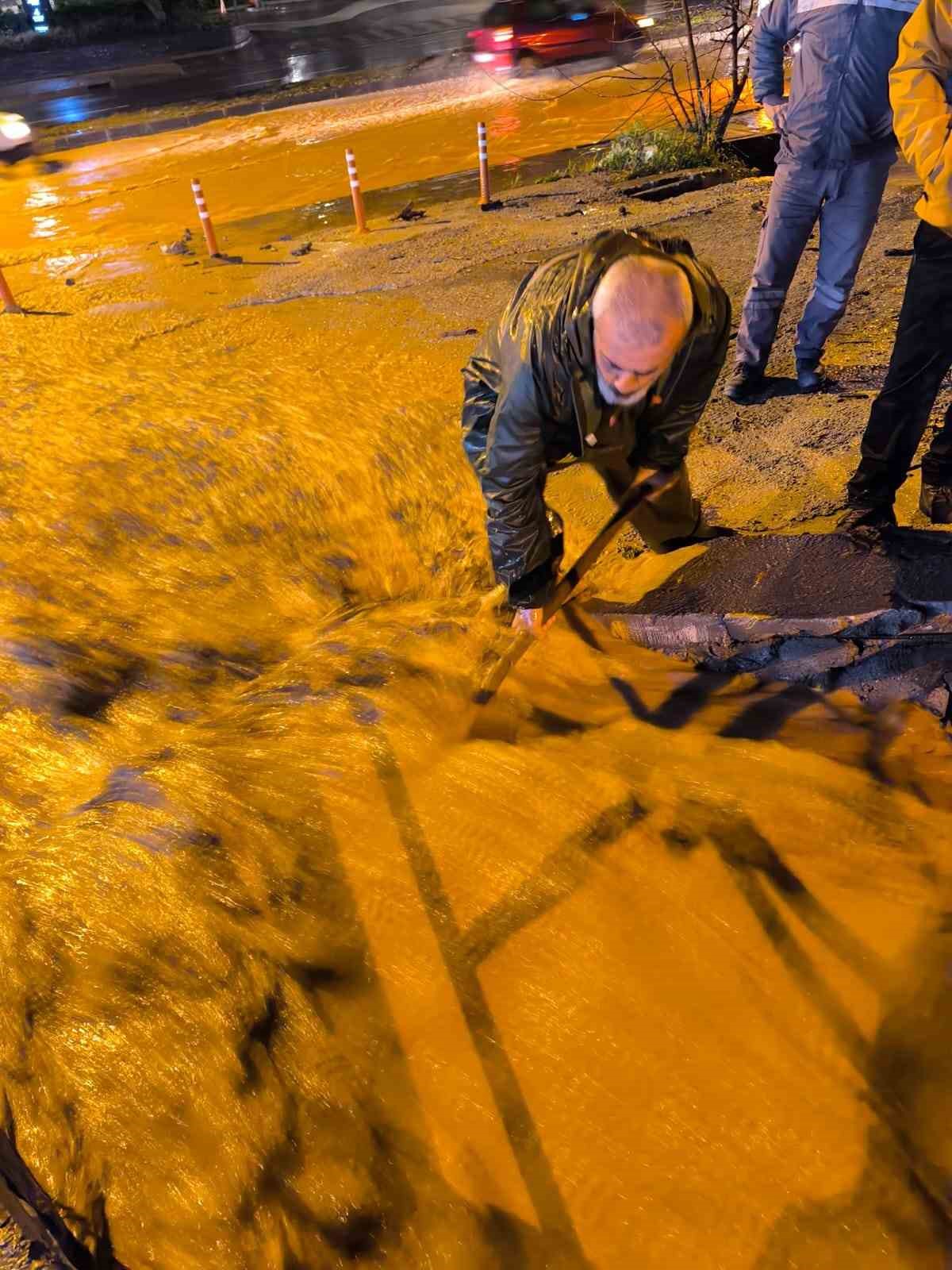 Kuşadası Belediyesi’nin ’yağmur’ mesaisi aralıksız sürüyor
