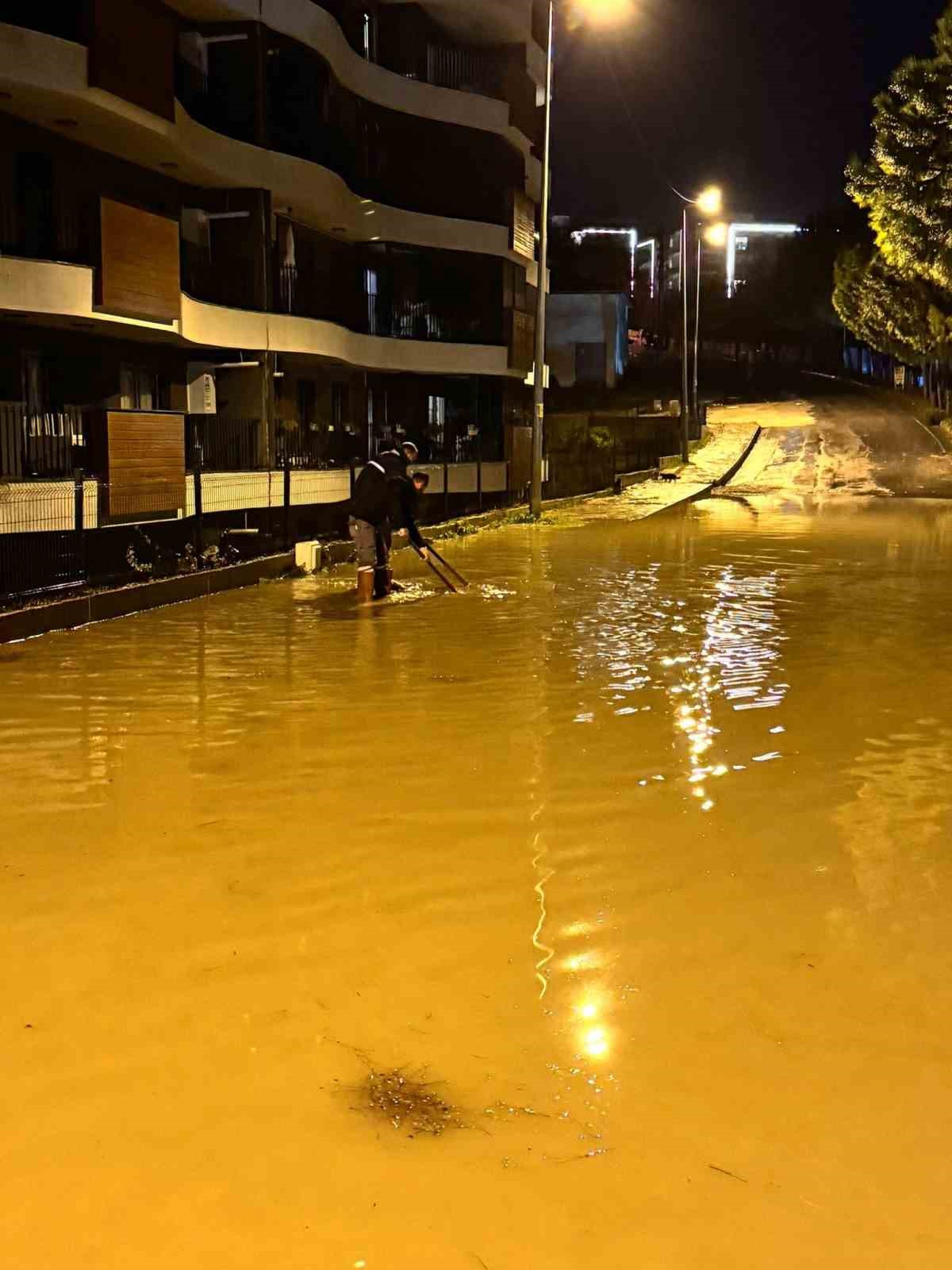 Kuşadası Belediyesi’nin ’yağmur’ mesaisi aralıksız sürüyor
