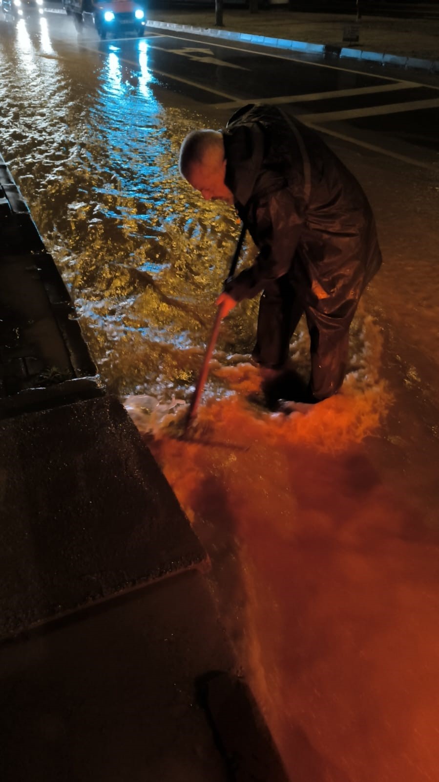 Kuşadası Belediyesi’nin ’yağmur’ mesaisi aralıksız sürüyor
