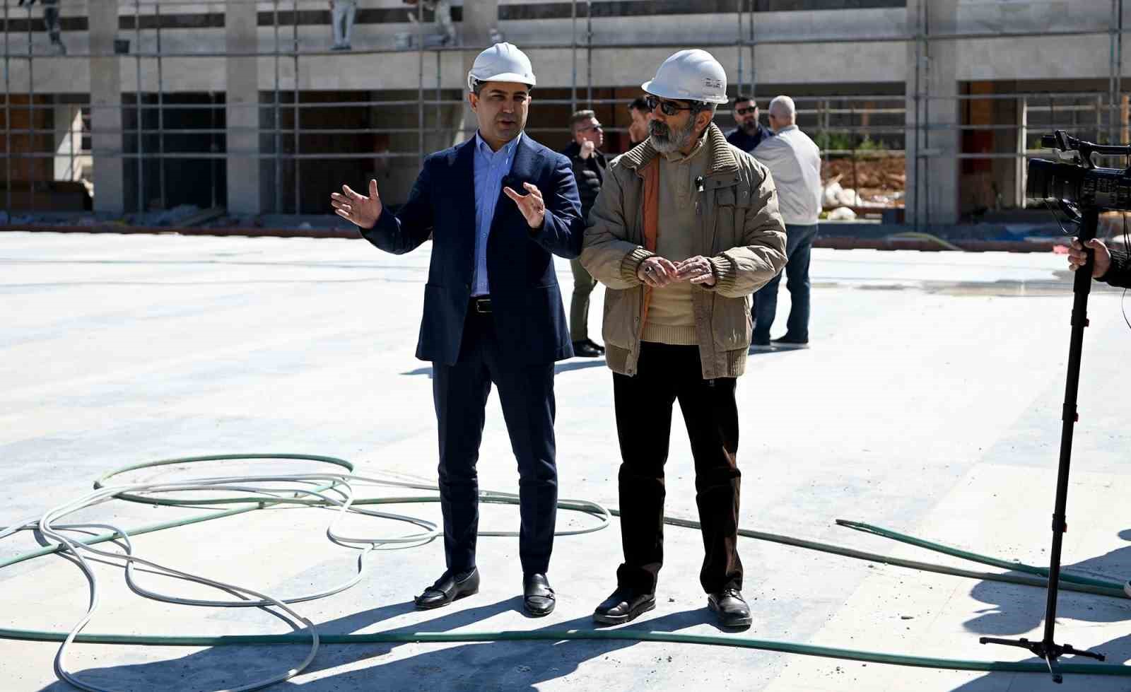 Kuşadası Kent Meydanı’nda çalışmalarda sona gelindi
