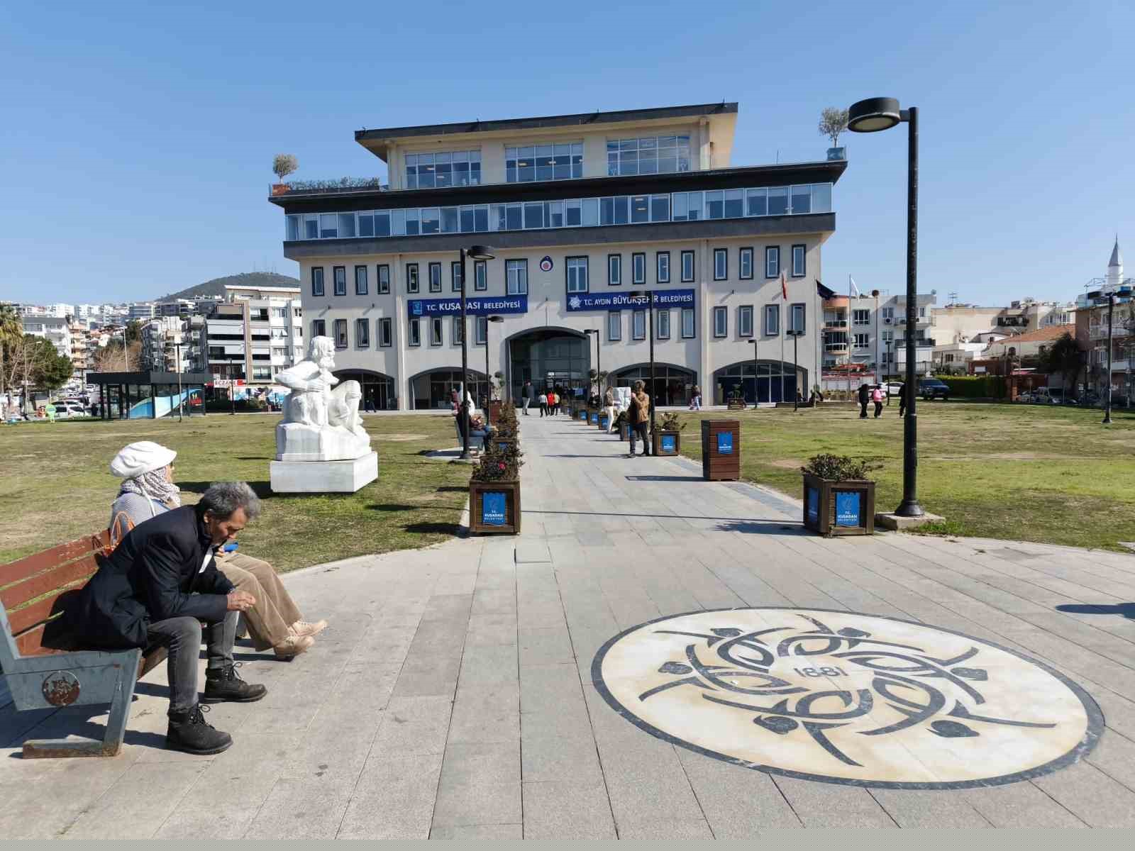 Kuşadası, Mart ayında yazı yaşadı
