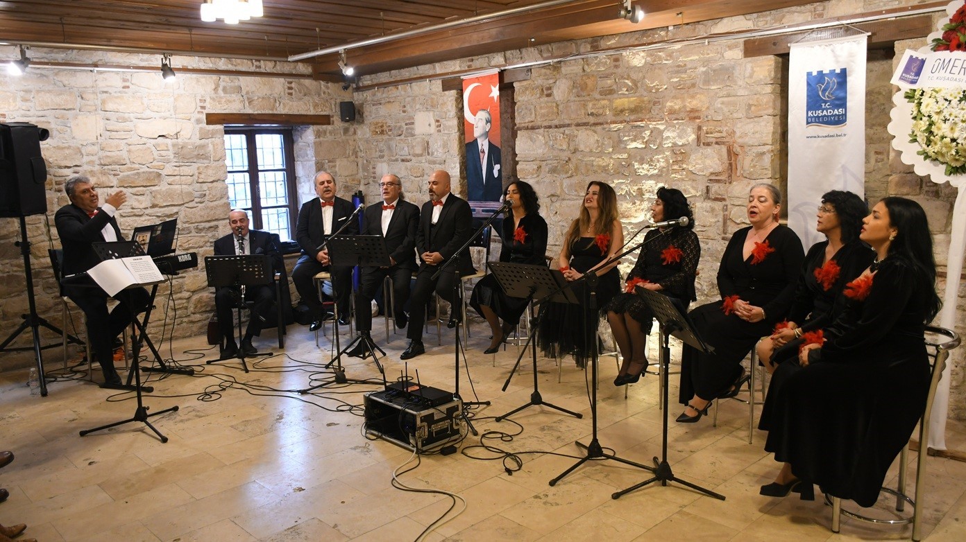 Kuşadası Sevgililer Günü’nü İbramaki Sanat Galerisi’nde müzikle karşıladı
