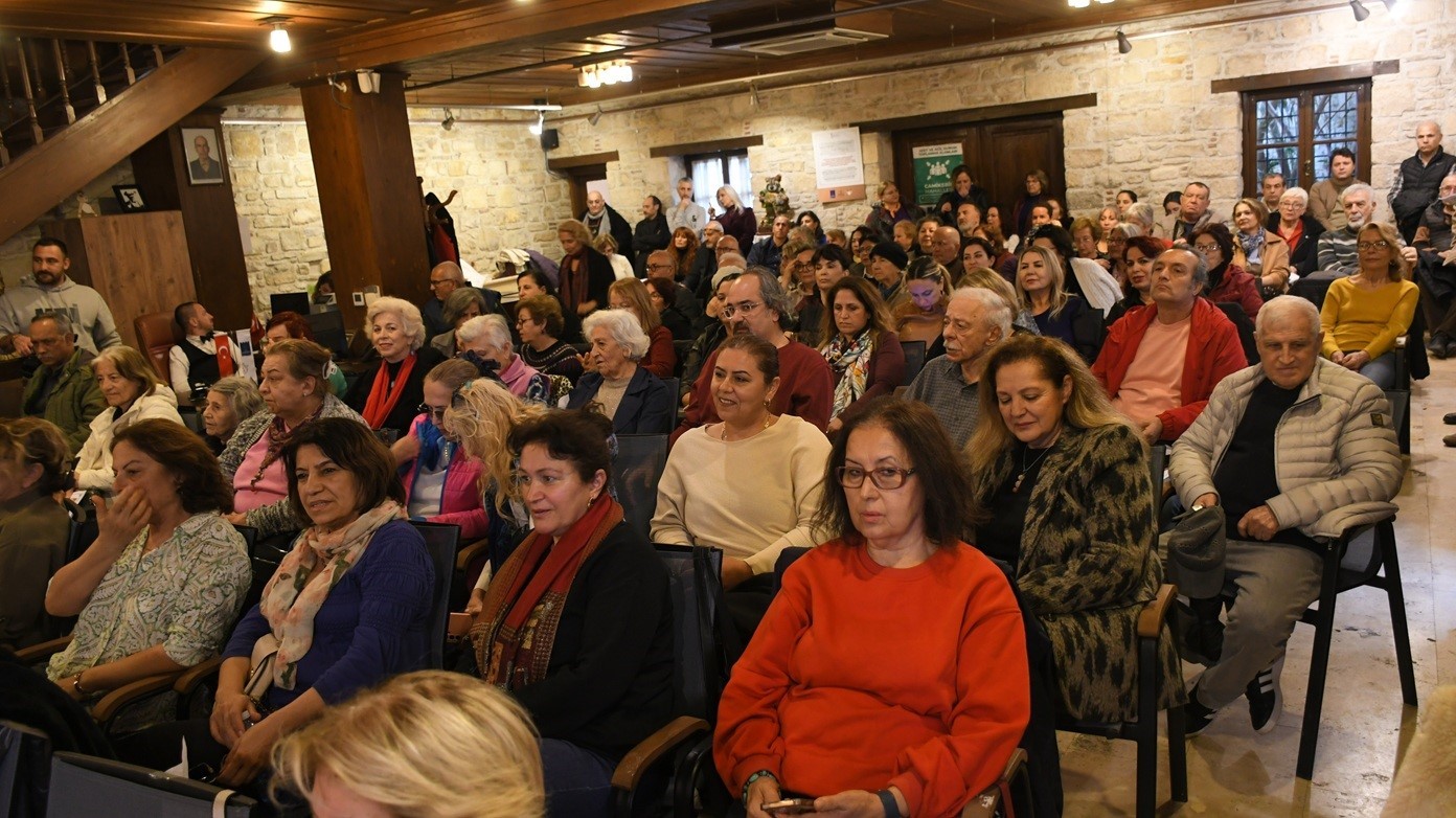 Kuşadası Sevgililer Günü’nü İbramaki Sanat Galerisi’nde müzikle karşıladı
