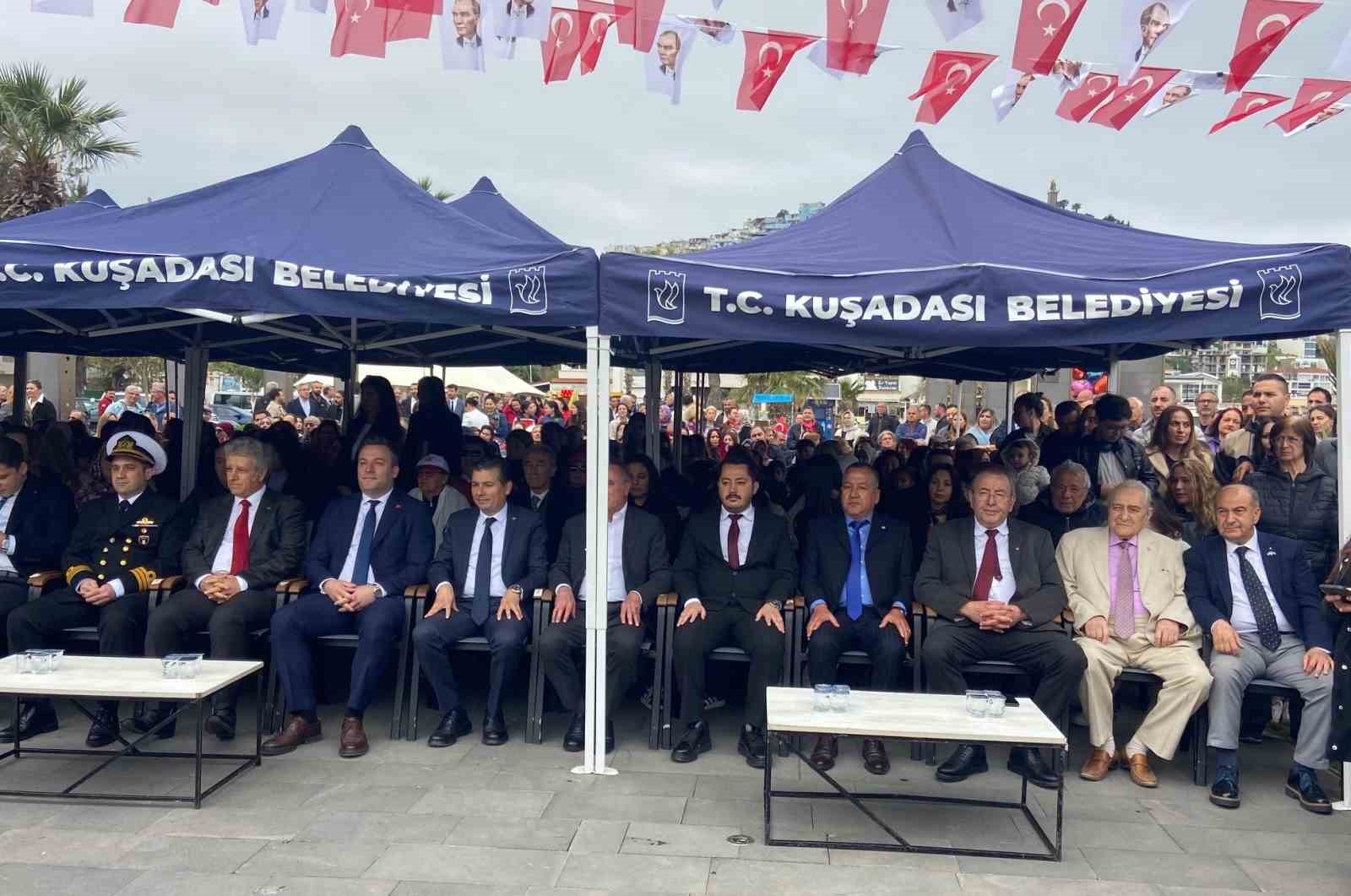 Kuşadası Ticaret Odası yönetimi 23 Nisan coşkusuna ortak oldu
